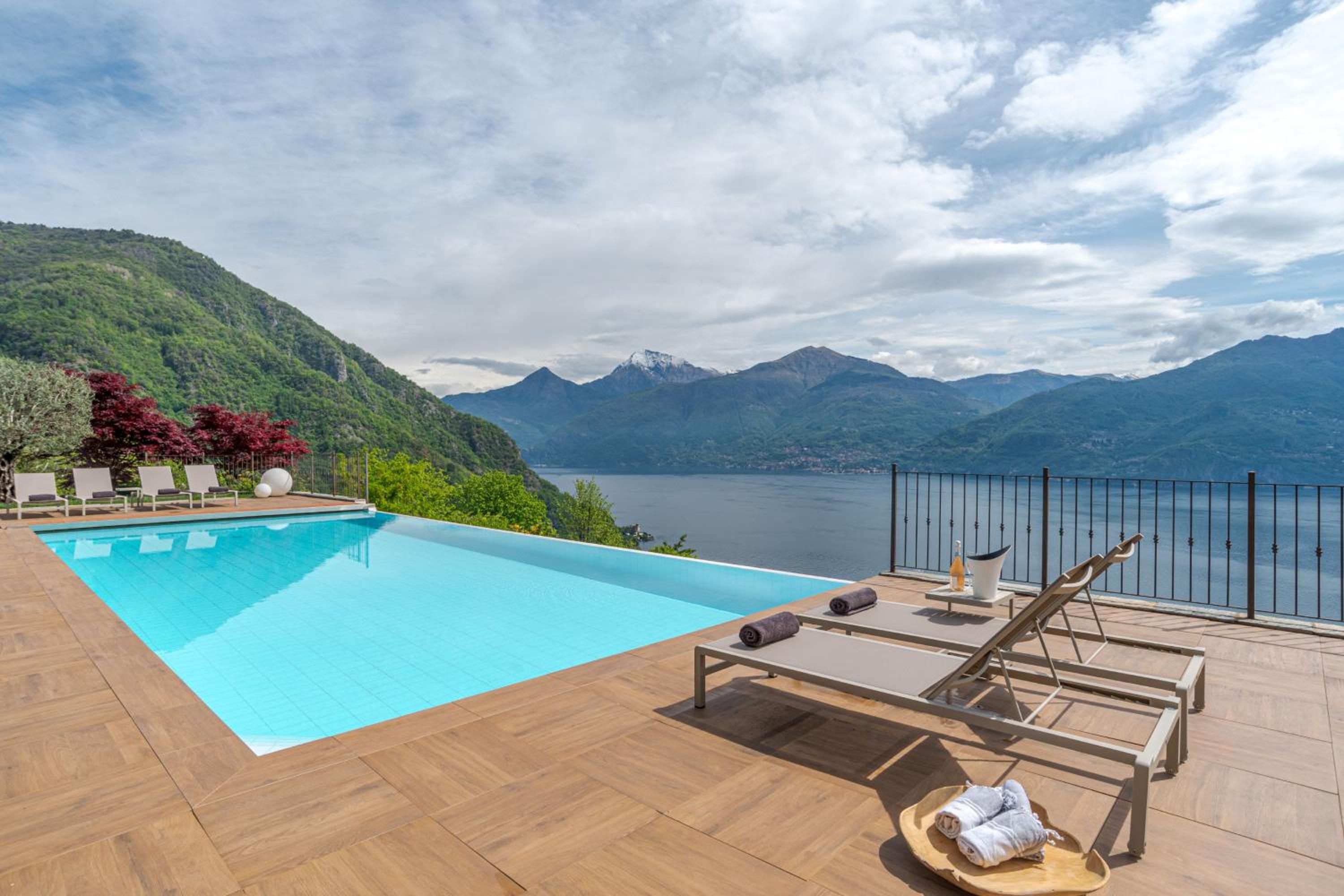 Villa Rosa - Plesio by LoveComo