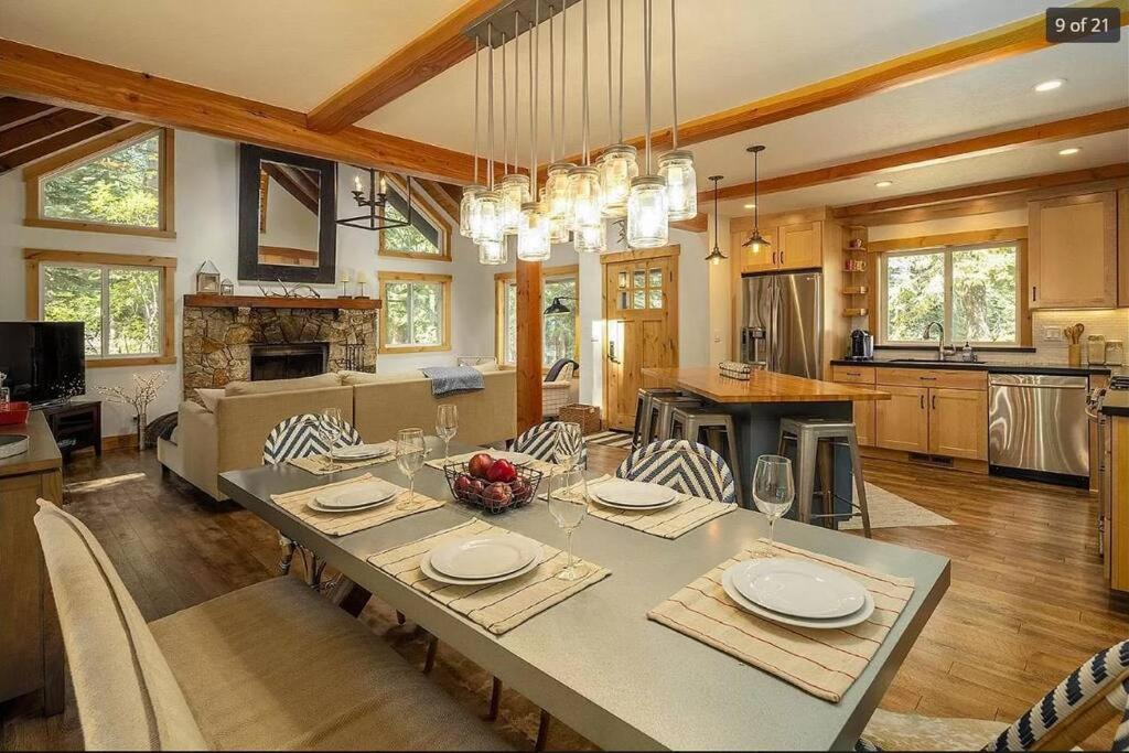 Serenity Tahoe Retreat and Hot Tub - 10 min to Northstar view 5