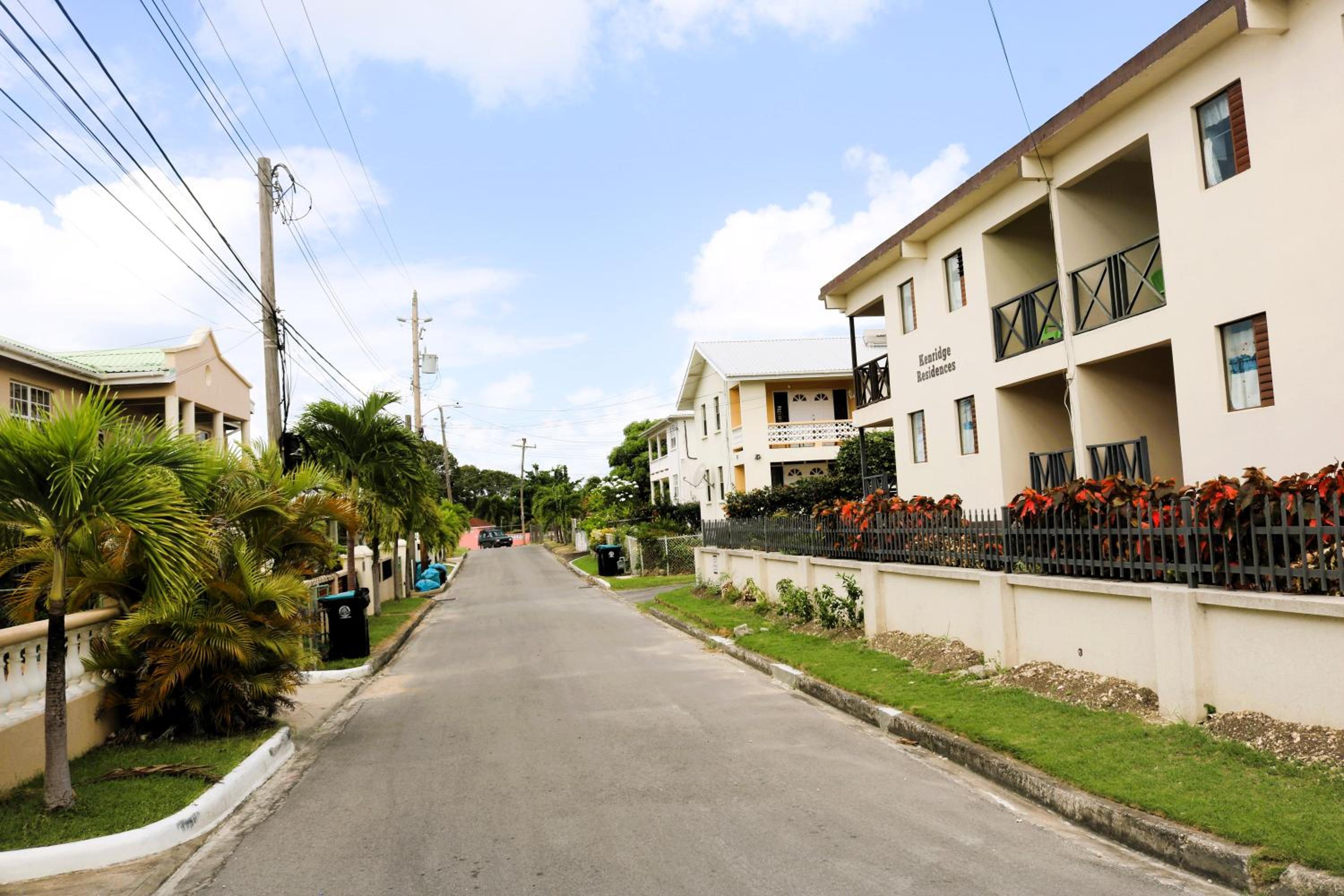 Apartment 5, Kenridge Residences, Comfortable/close to beach