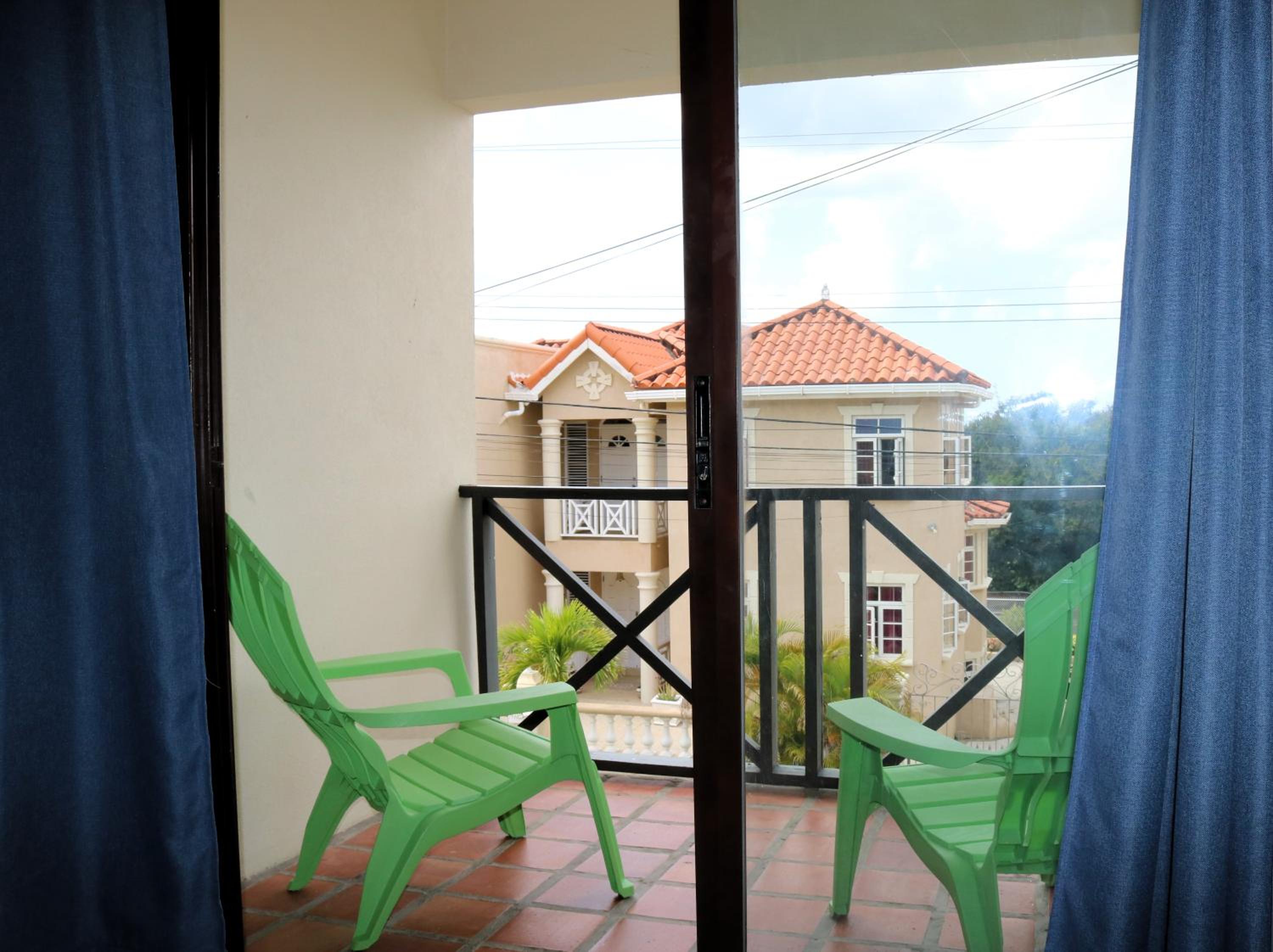 Apartment 5, Kenridge Residences, Comfortable/close to beach