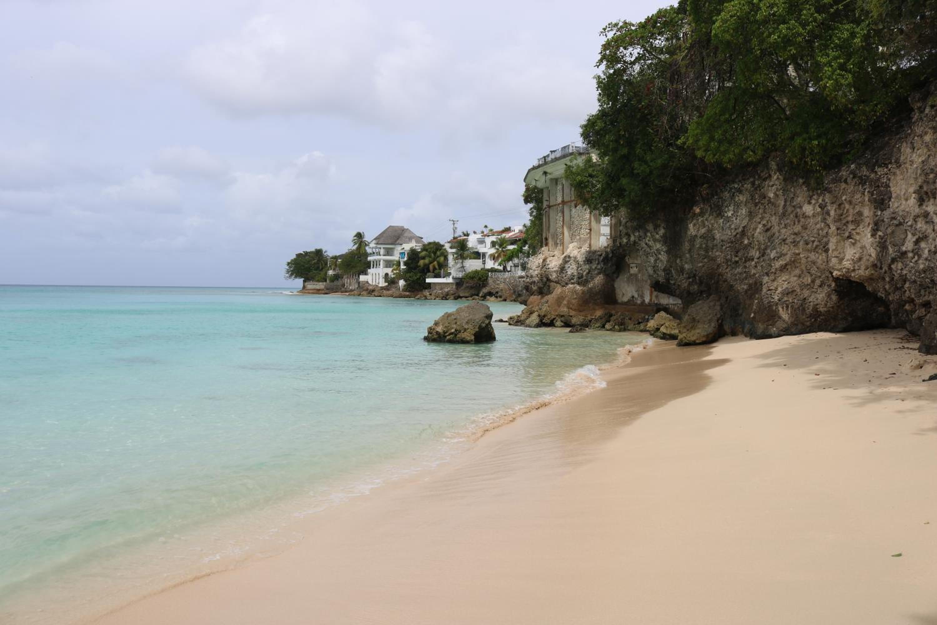 Apartment 5, Kenridge Residences, Comfortable/close to beach