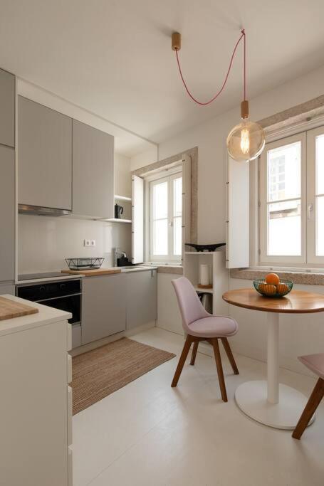 Cosy Minimalist Duplex apartamento Porto — kitchen