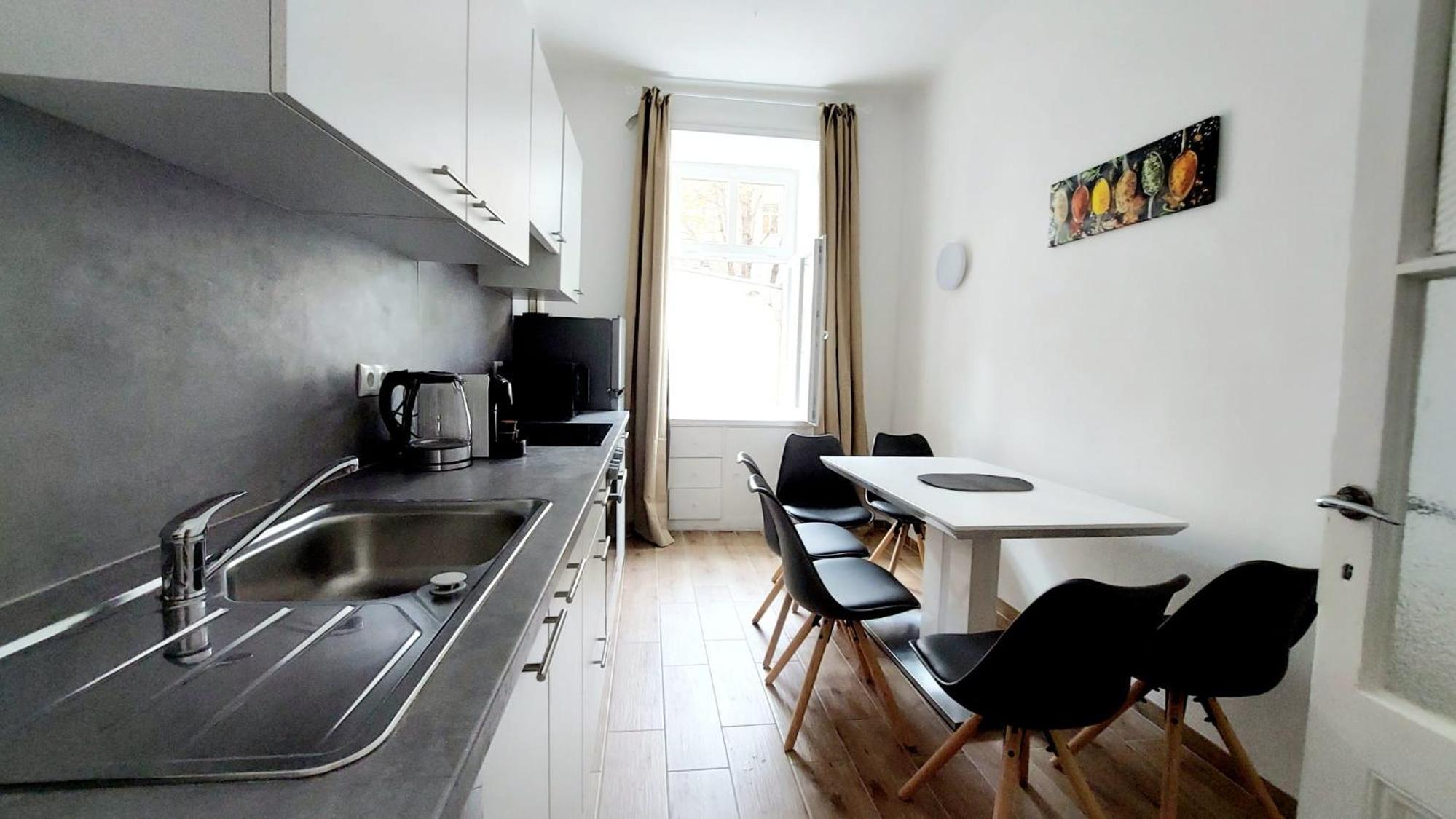 Central & Spacious CheckInVienna Apartment