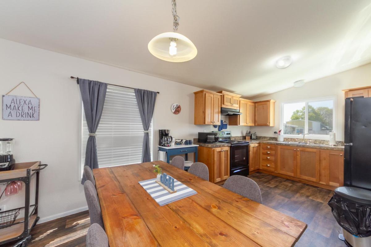 Cute and Cozy 3 Bed 2 Bath Home in North Spokane view 4