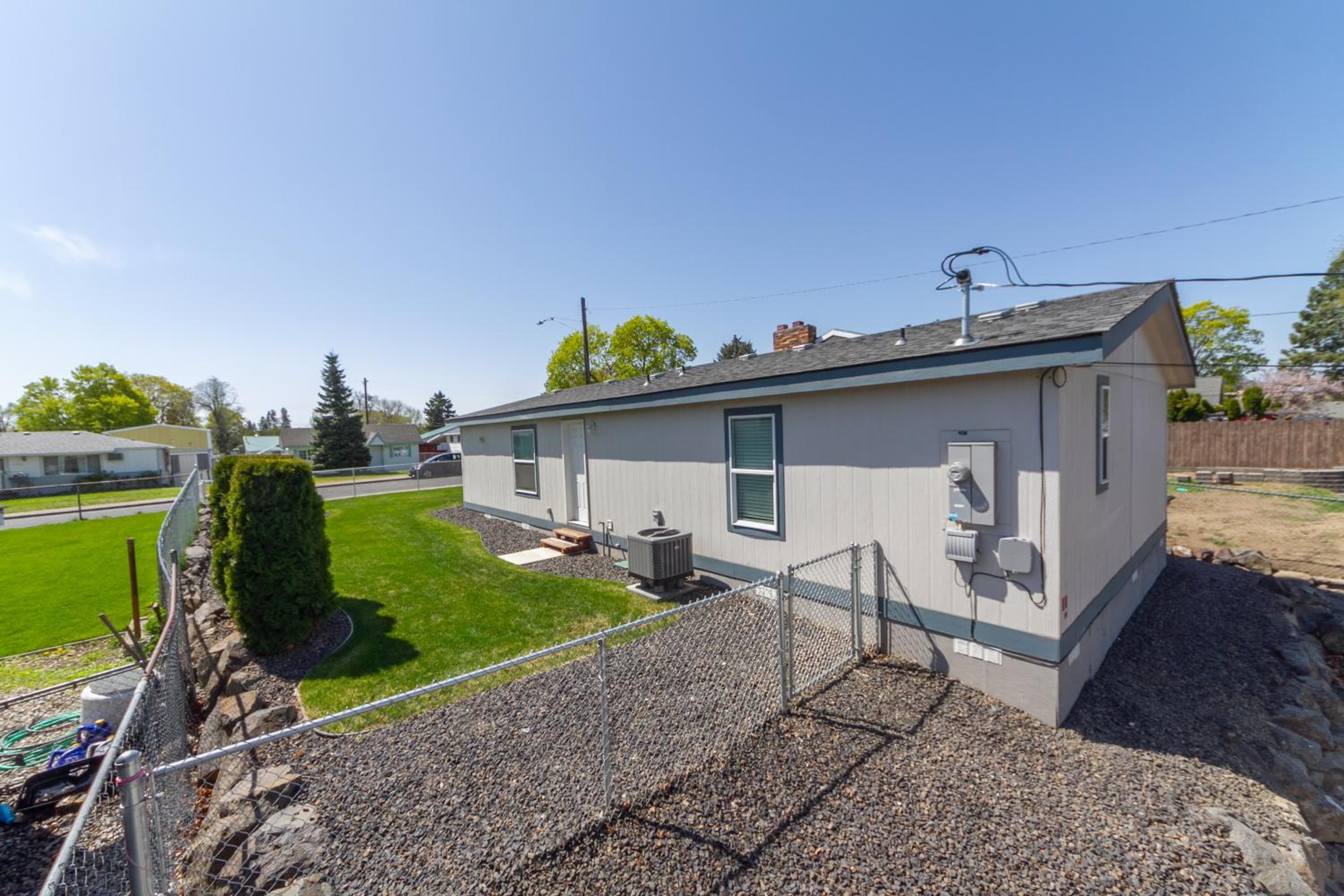 Cute and Cozy 3 Bed 2 Bath Home in North Spokane view 5
