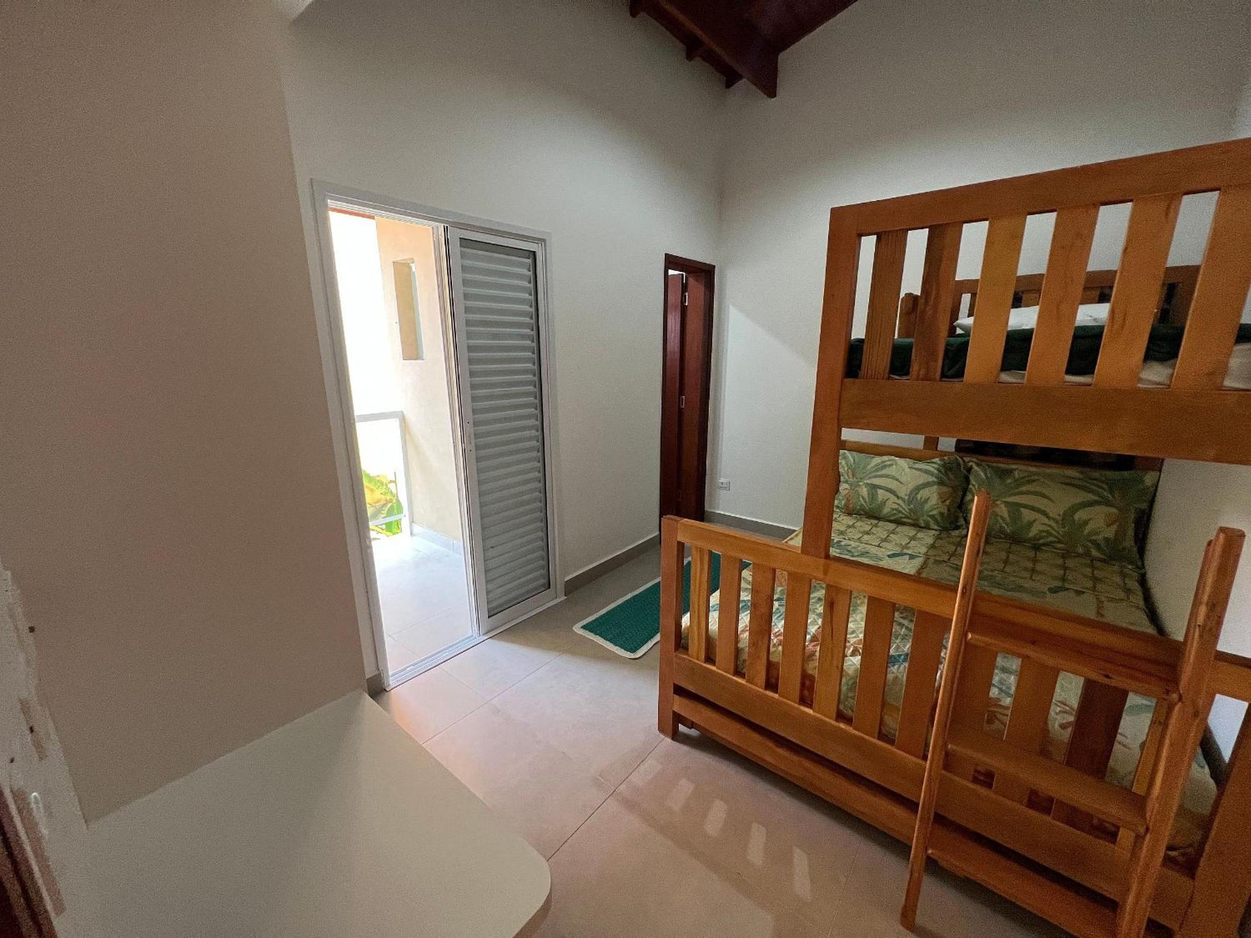 Casa a poucos metros da Praia de Santiago