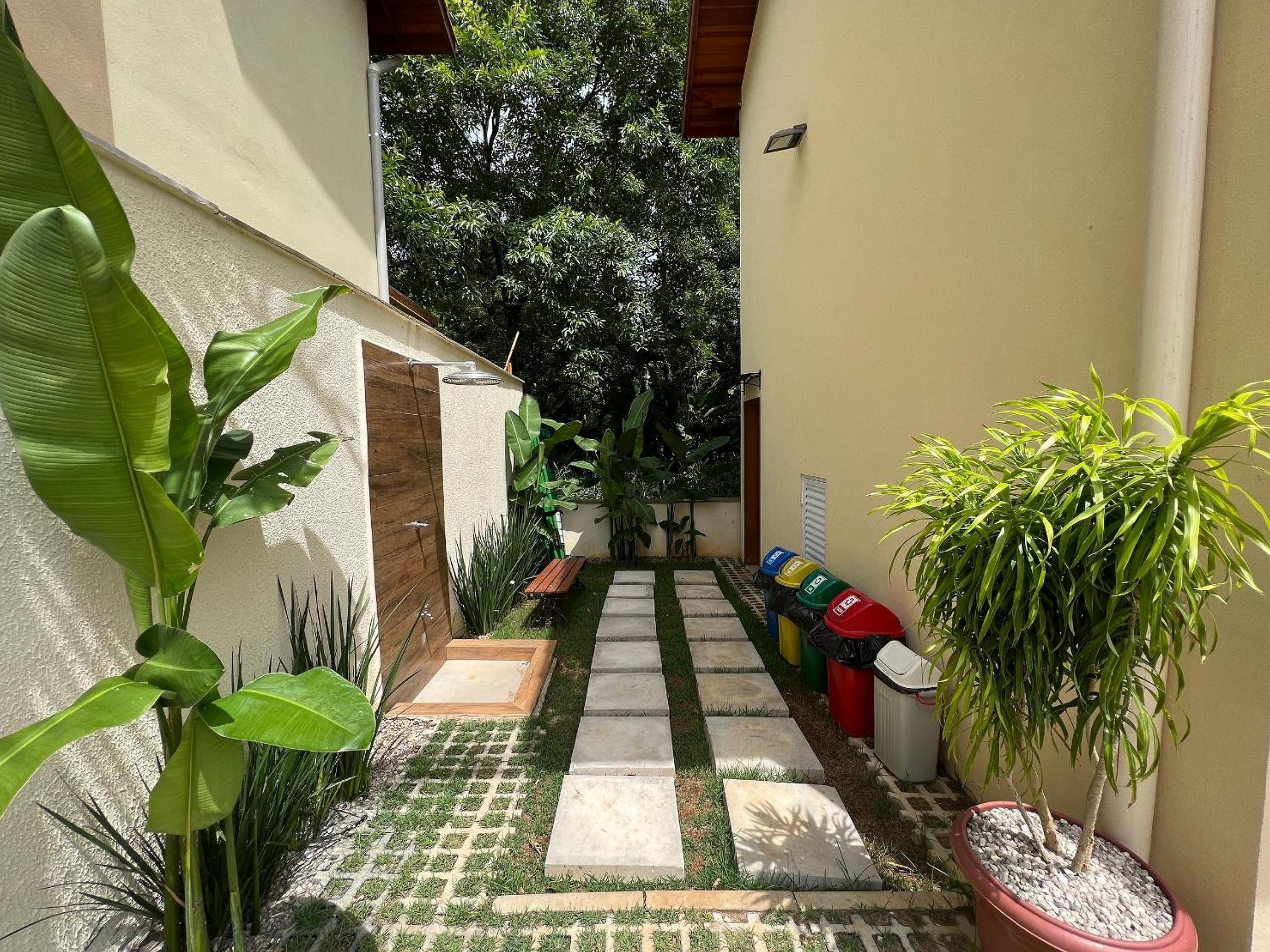 Casa a poucos metros da Praia de Santiago