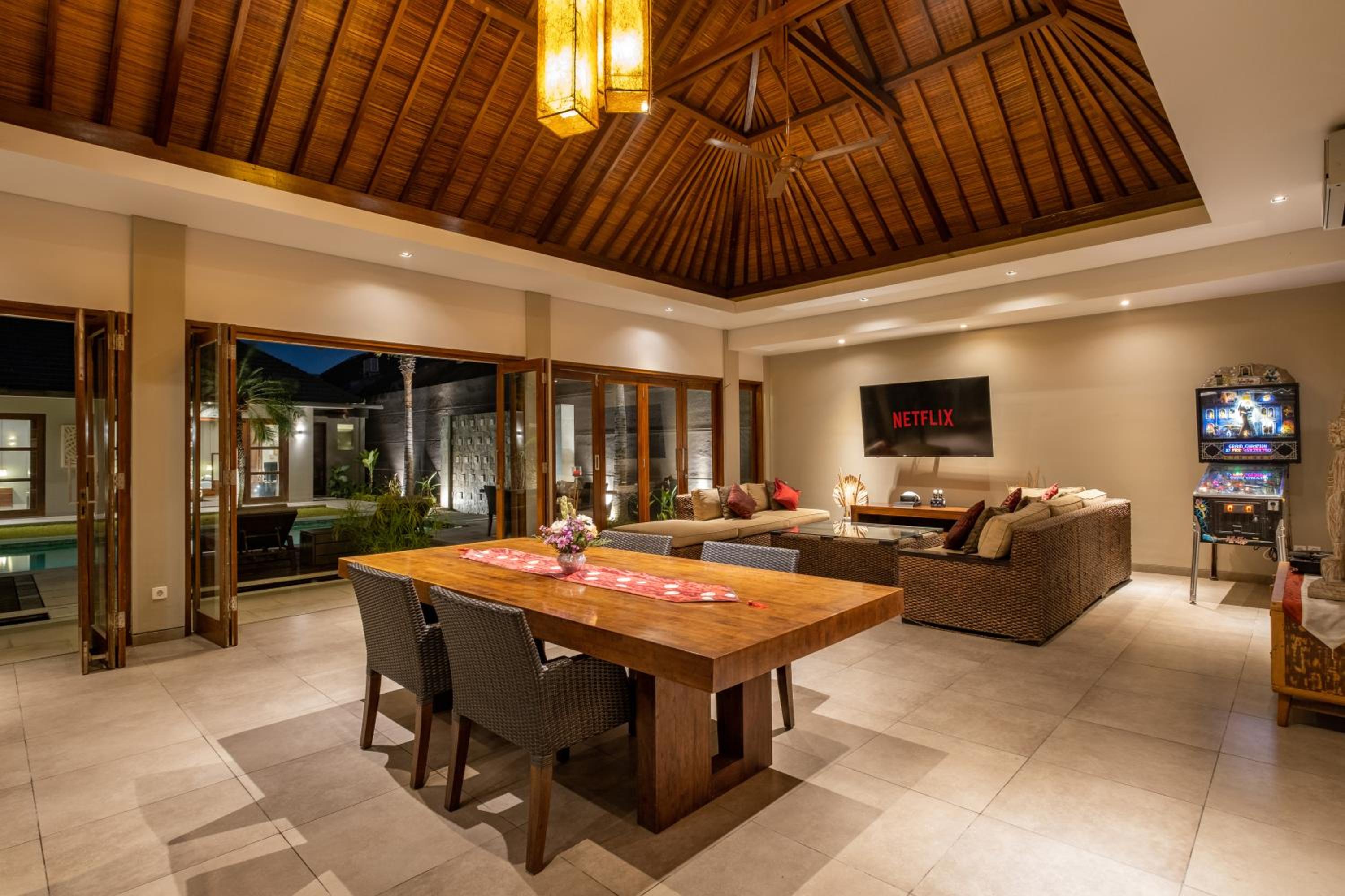 Villa 500m2 with 14m Pool, BBQ, Pinball - Seminyak