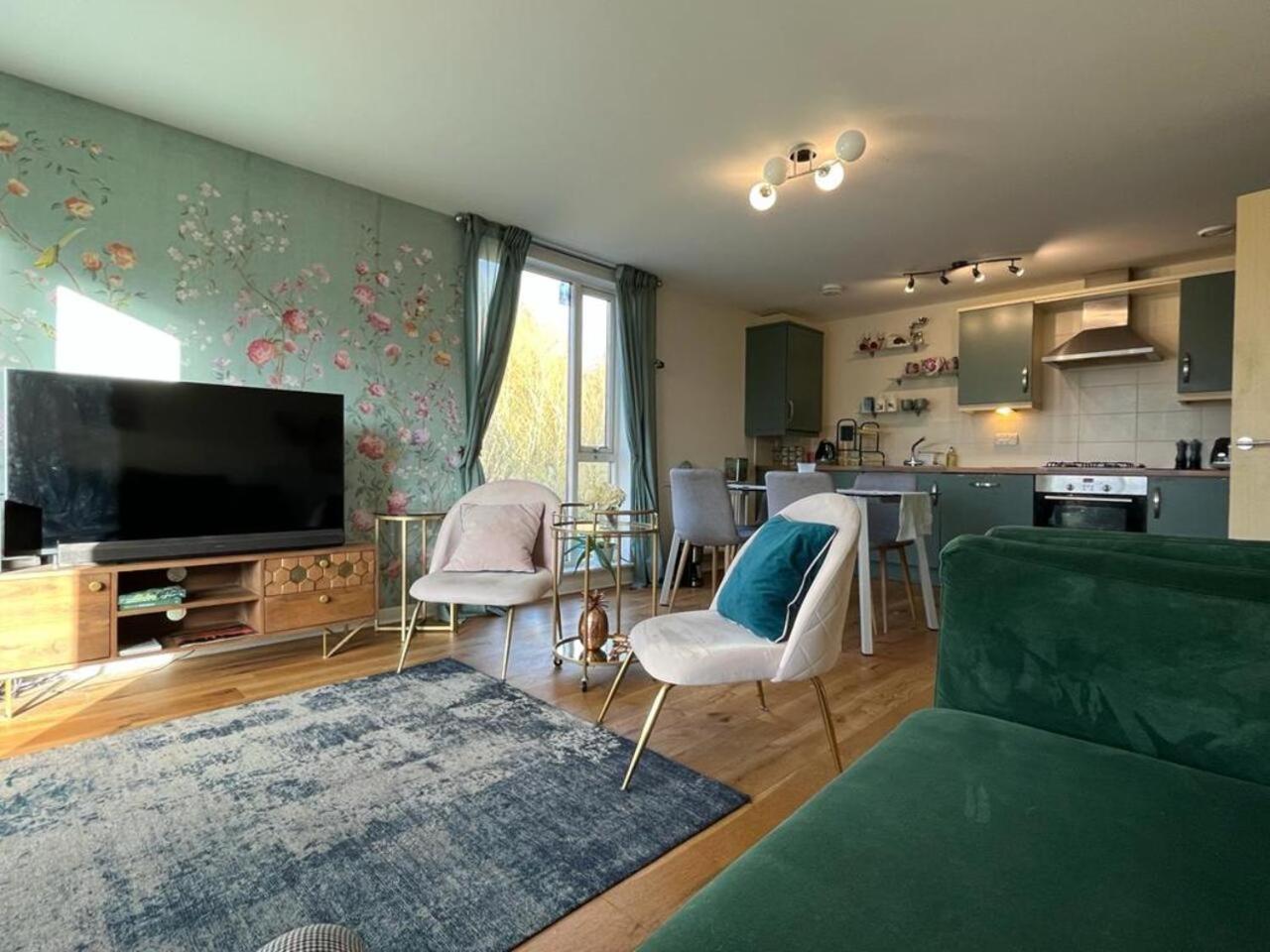 Luxury flat in Central Street near Glastonbury view 2