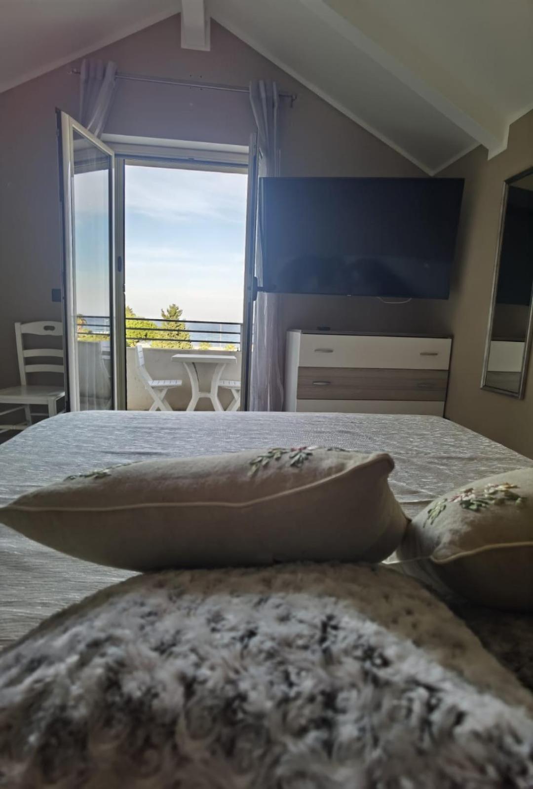 First Line Apartments photo 4