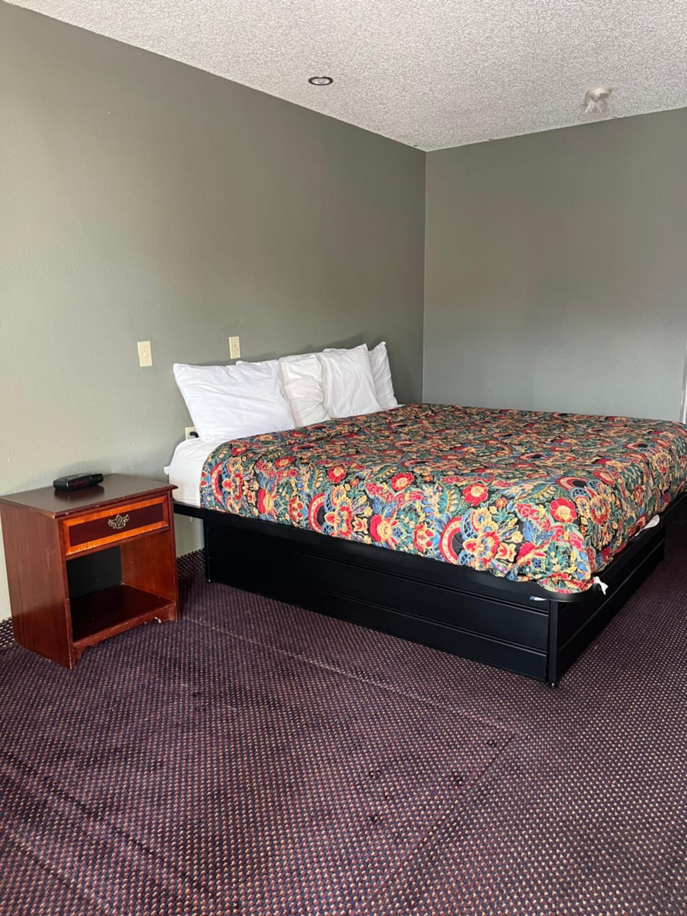Hallmark Inn and Suites, Photo 14