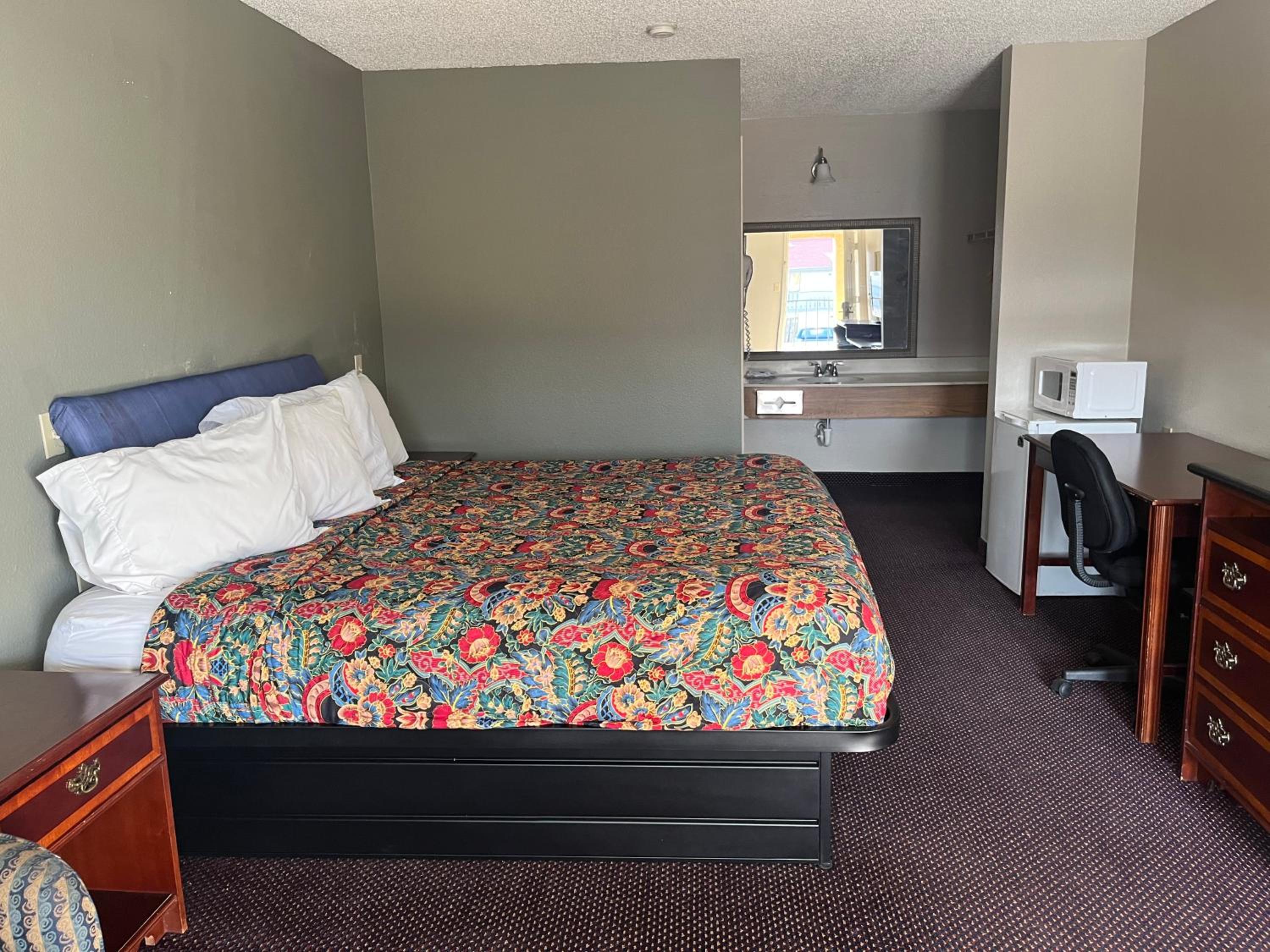 Hallmark Inn and Suites, Photo 15