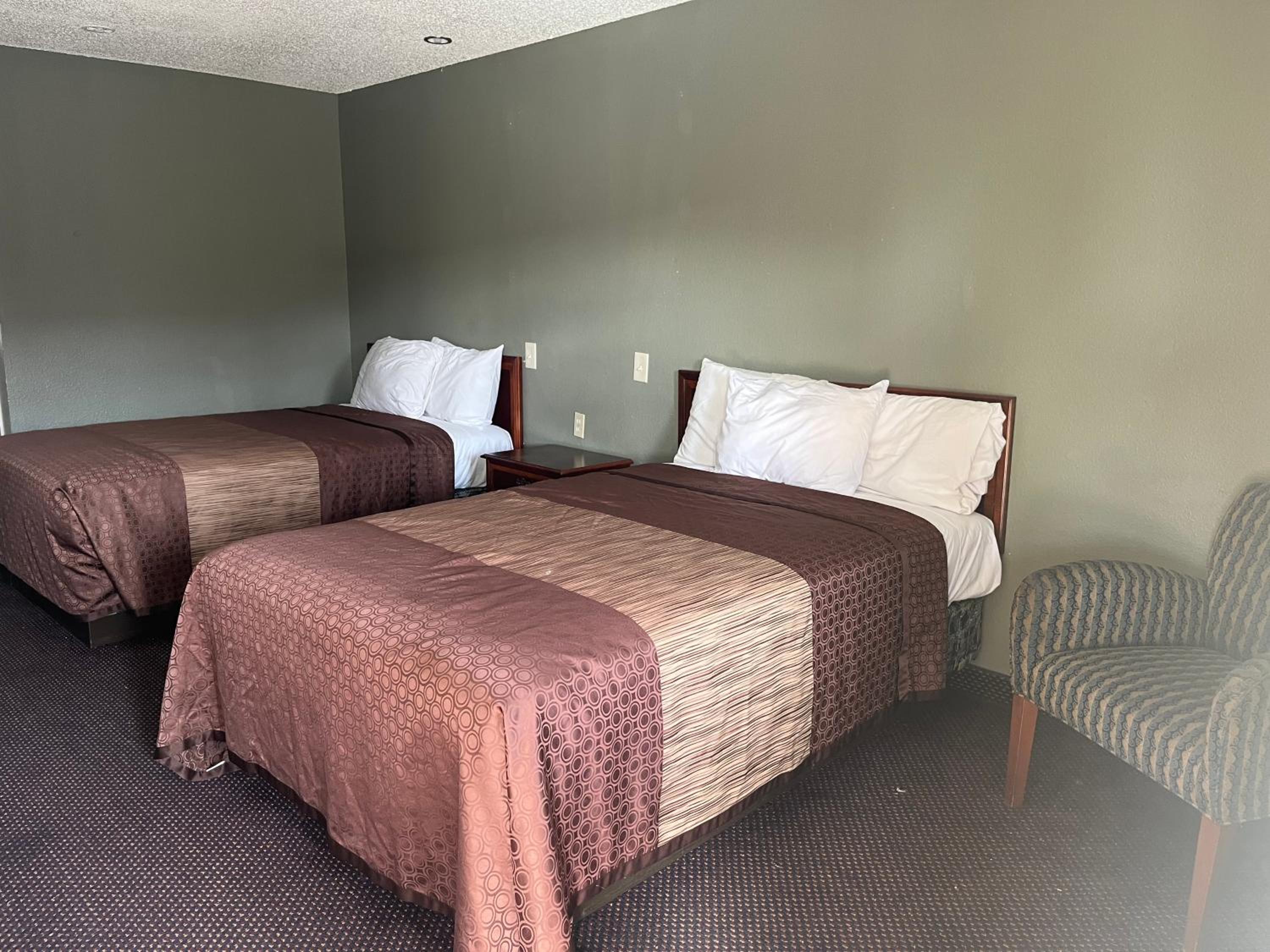 Hallmark Inn and Suites-4