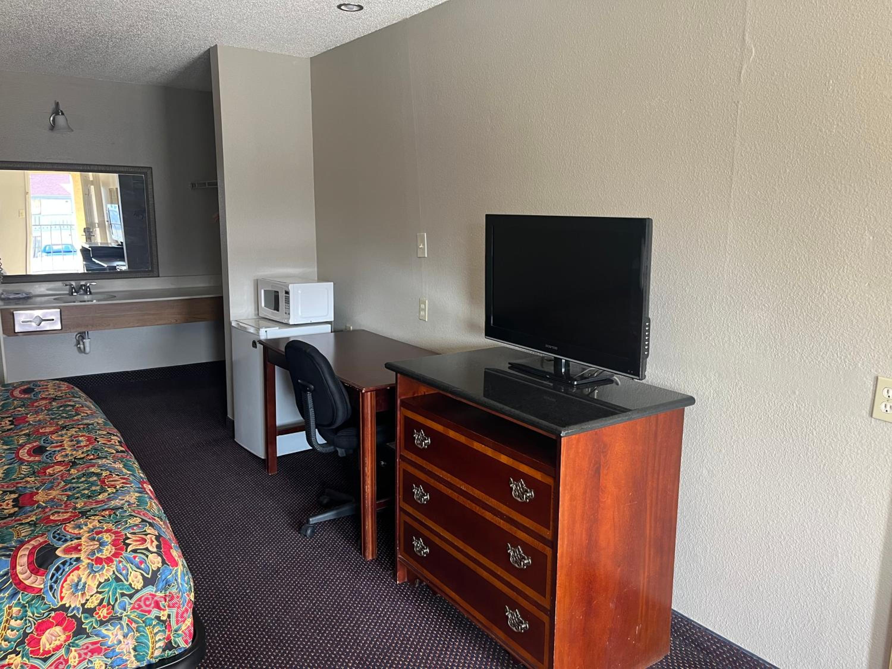 Hallmark Inn and Suites-3