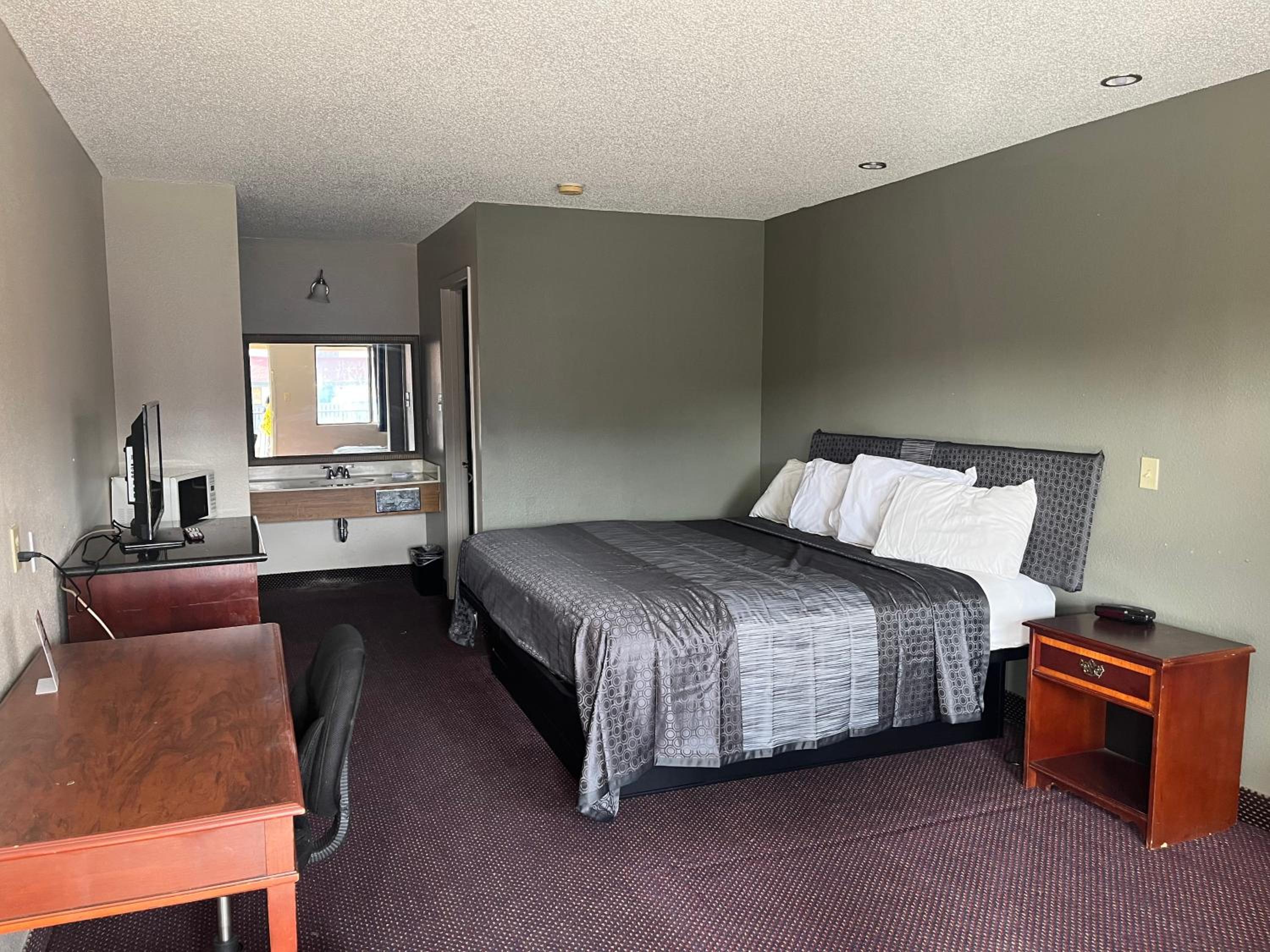 Hallmark Inn and Suites-2