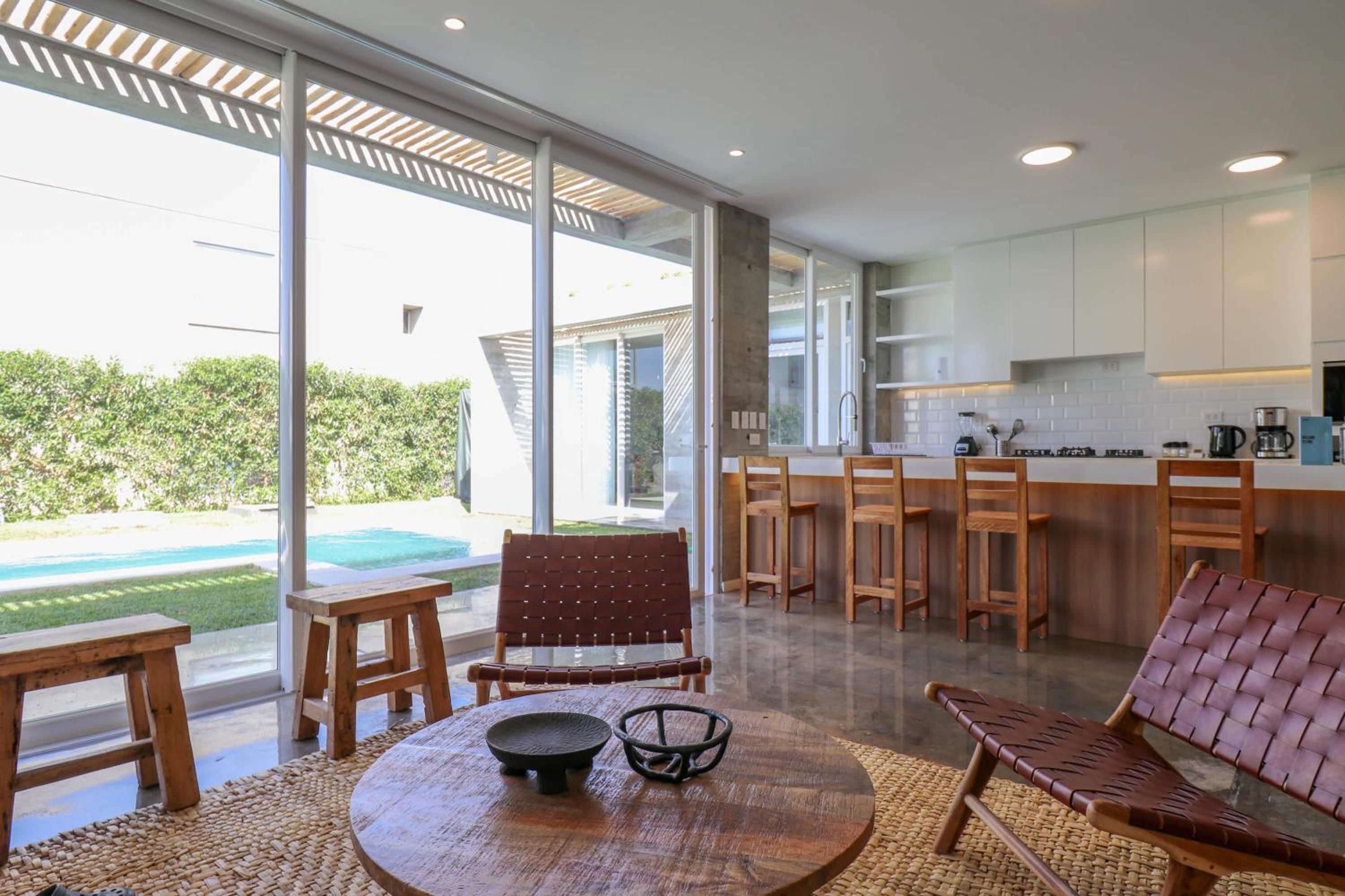 J Home 4BR with Private Pool in Paracas by Wynwood House view 5