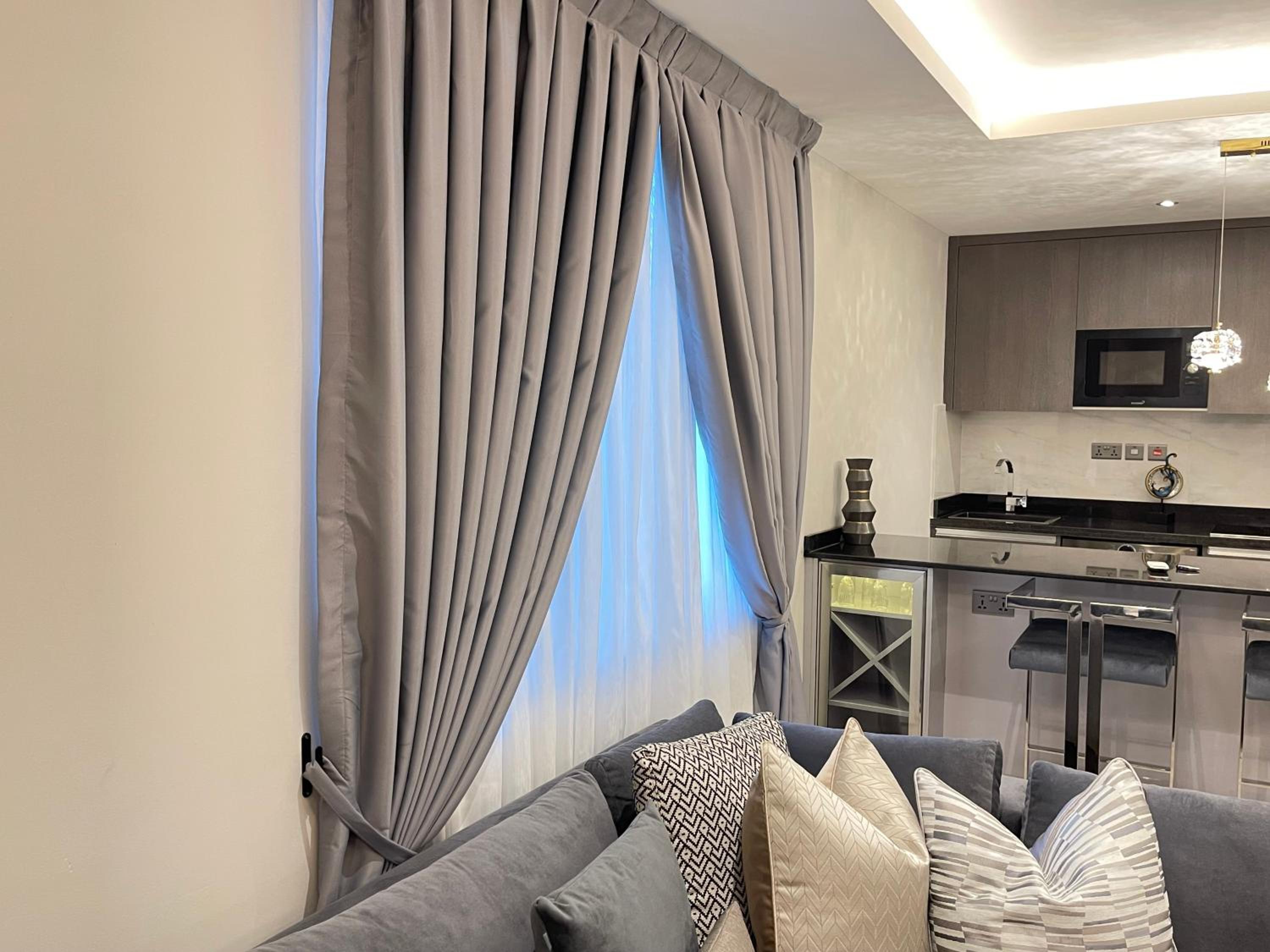 Serviced apartment with WiFi, pool and gym view 4