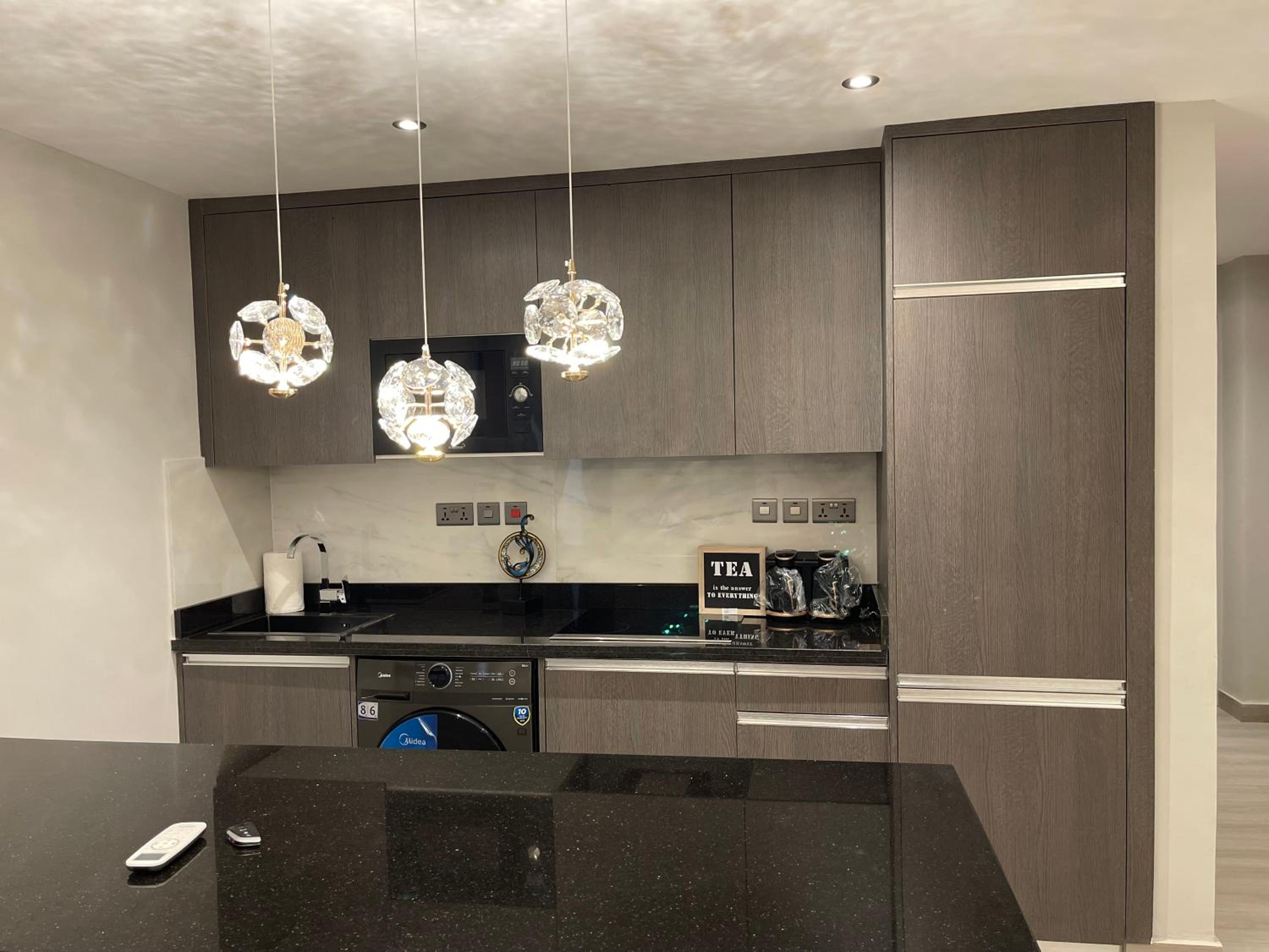 Serviced apartment with WiFi, pool and gym view 3