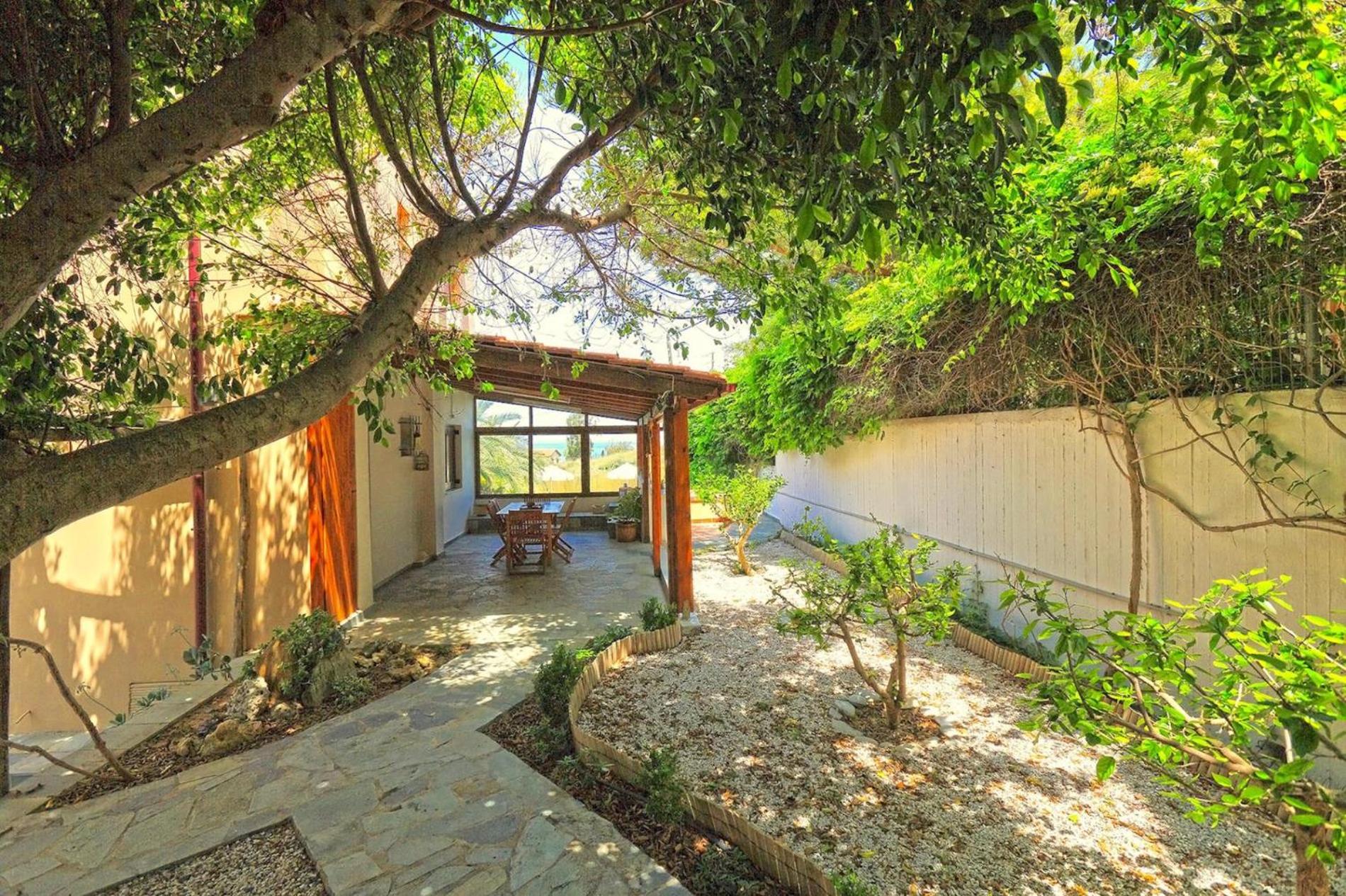Villa Karteros with private swimming pool