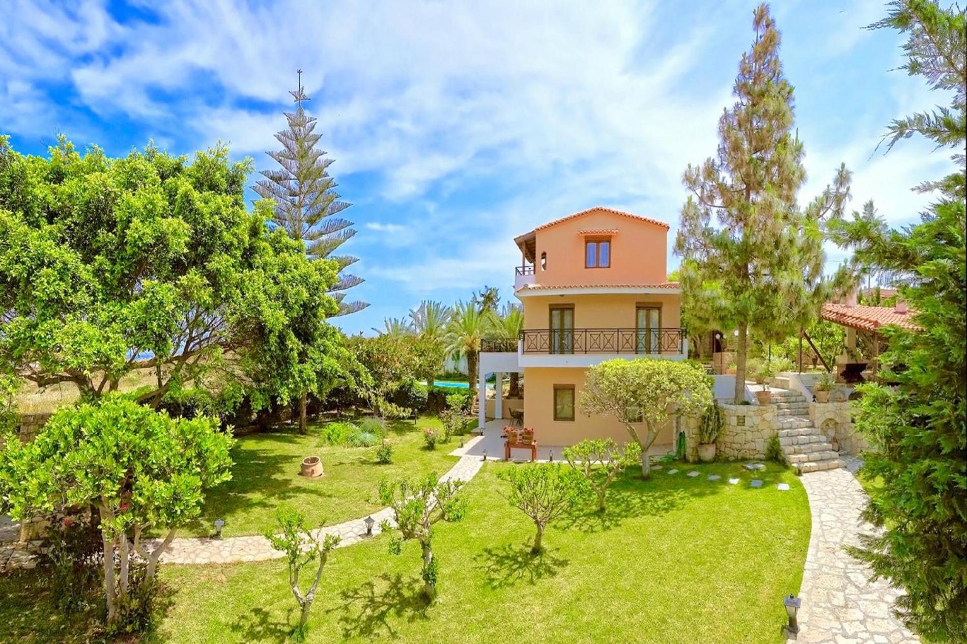 Villa Karteros with private swimming pool