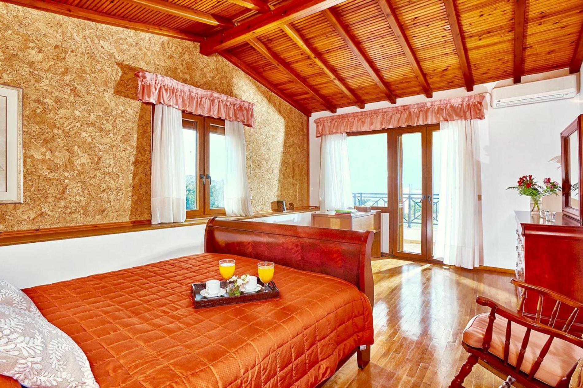 Villa Karteros with private swimming pool