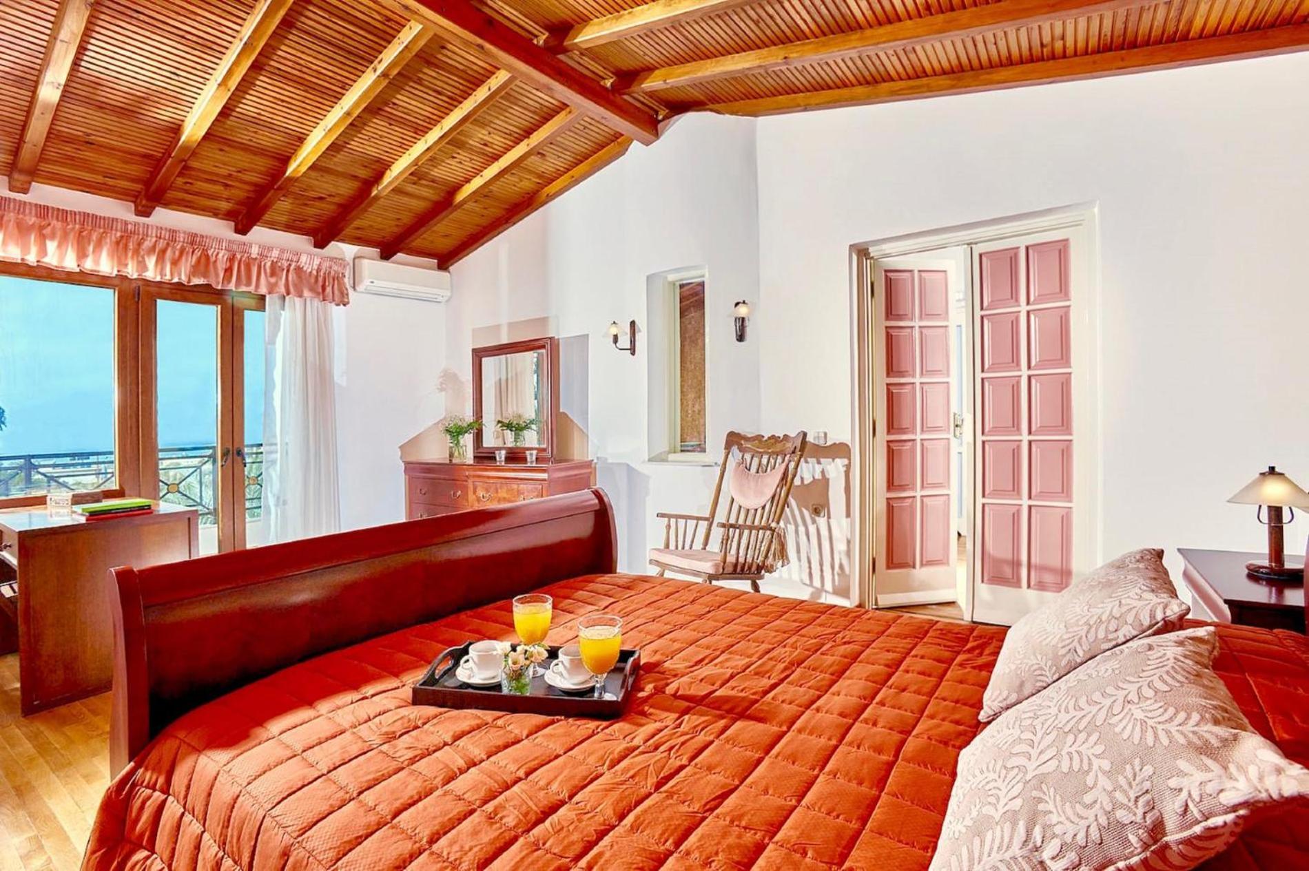 Villa Karteros with private swimming pool