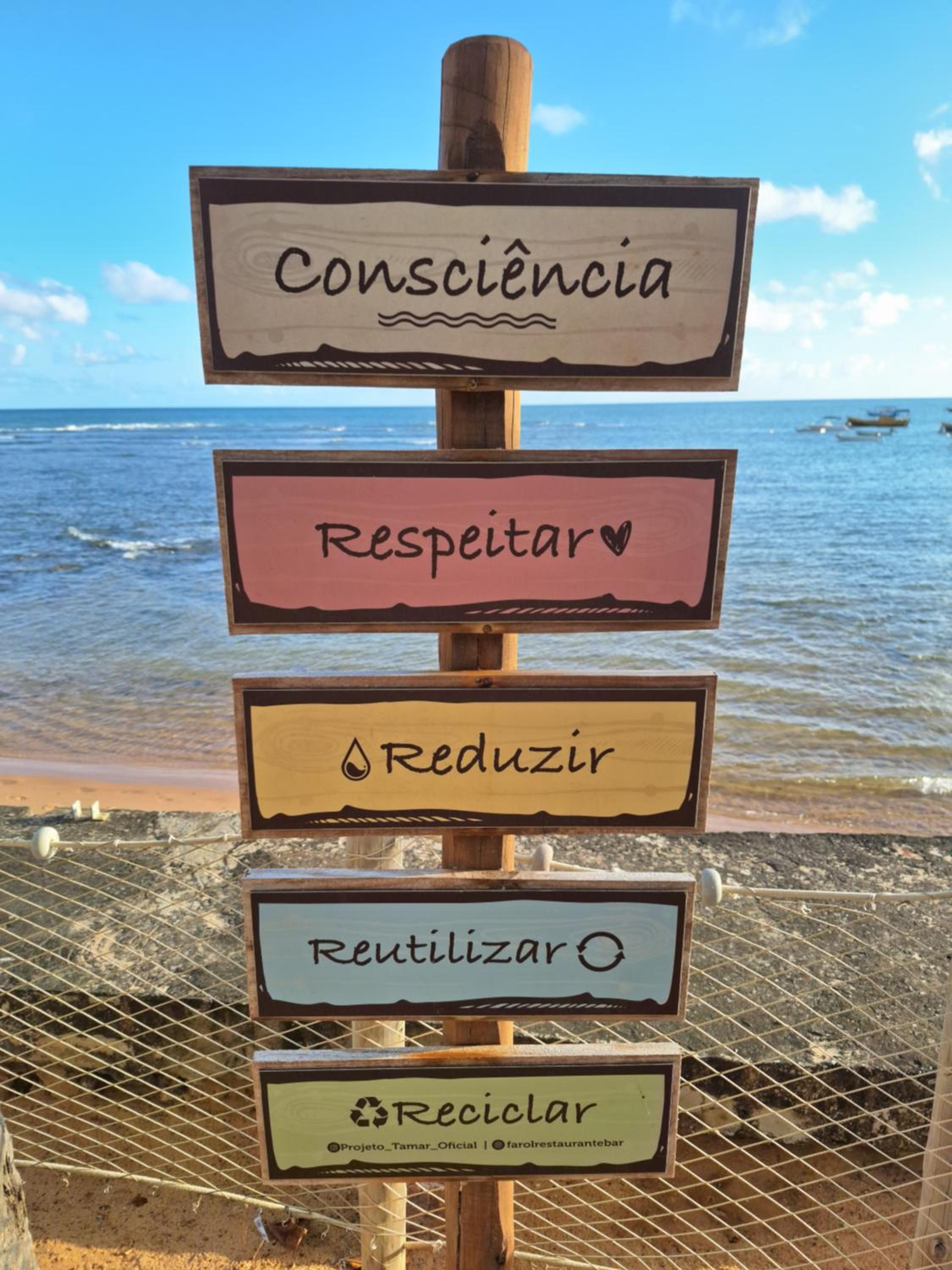 Praia do forte próximo ao projeto Tamar!!!!