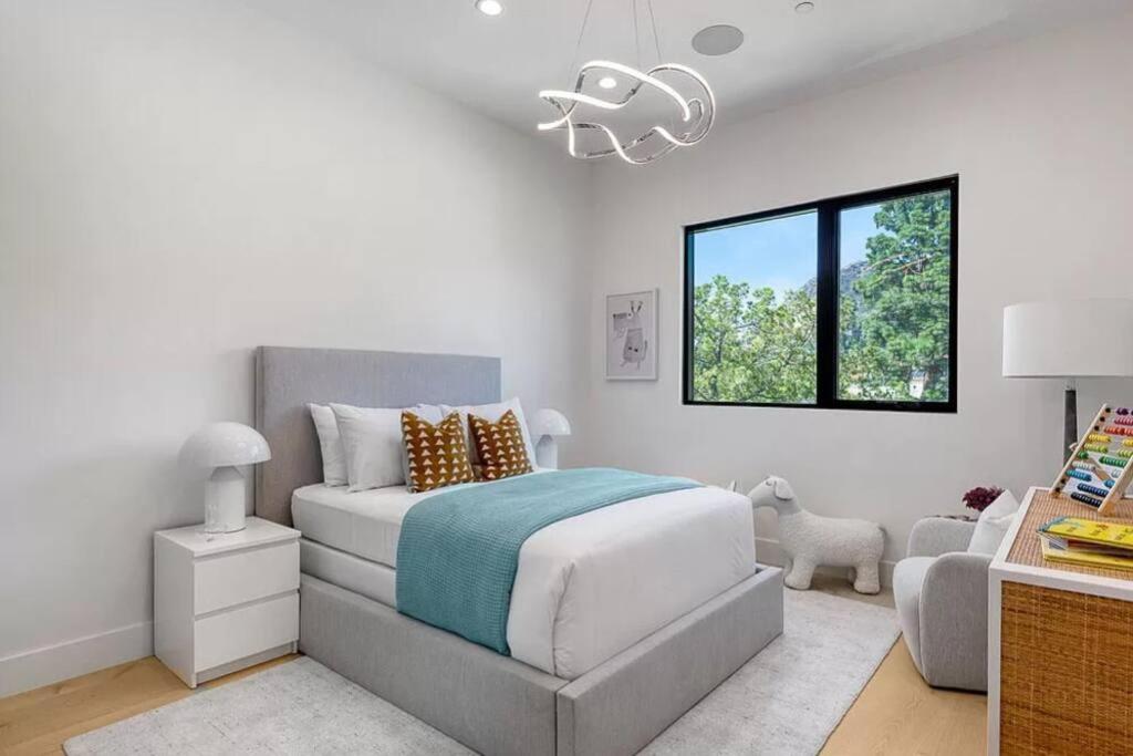 ৎ୭ Hollywood Sign View Manor Lux ৎ୭