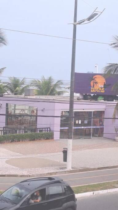 kitnet pé na areia, em frente a praia.
