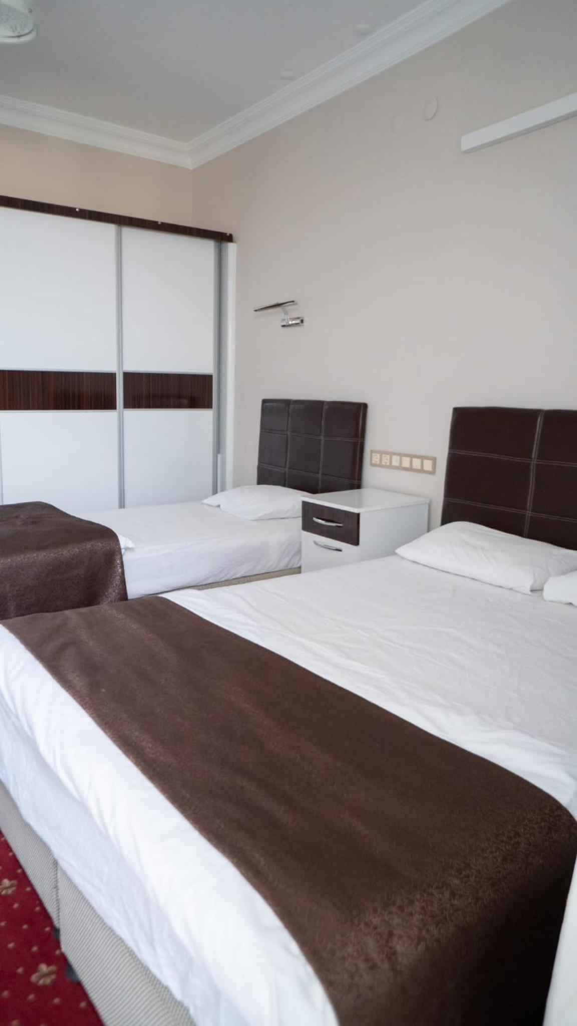 Blue Lake Otel