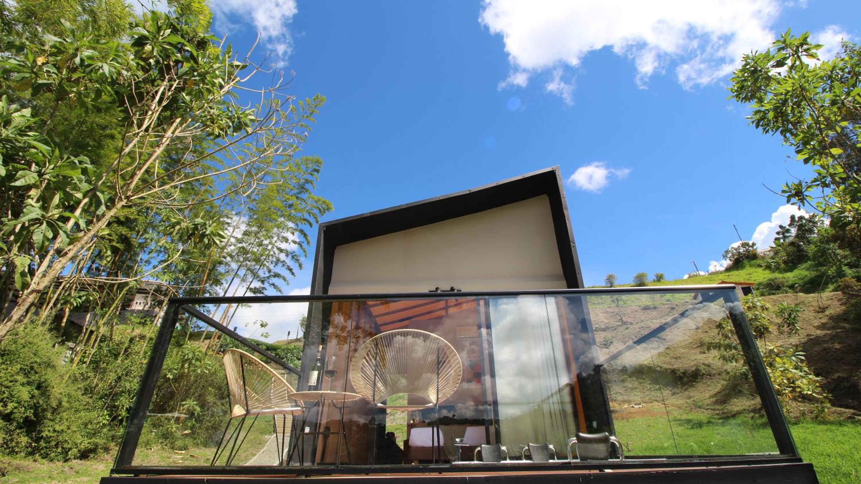 Cabañas para parejas cerca a Medellín - LUUM By Roots Rentals