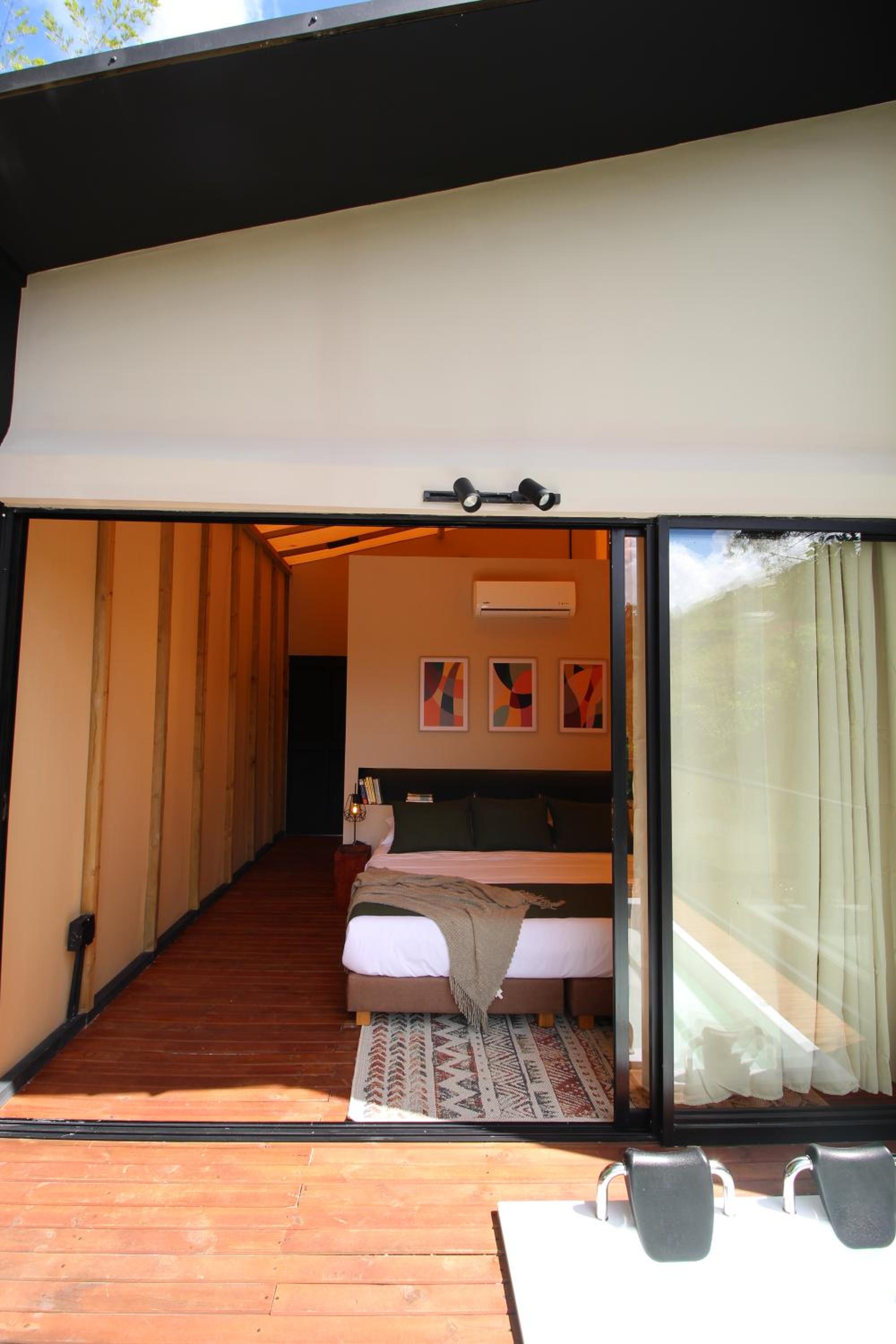 Cabañas para parejas cerca a Medellín - LUUM By Roots Rentals