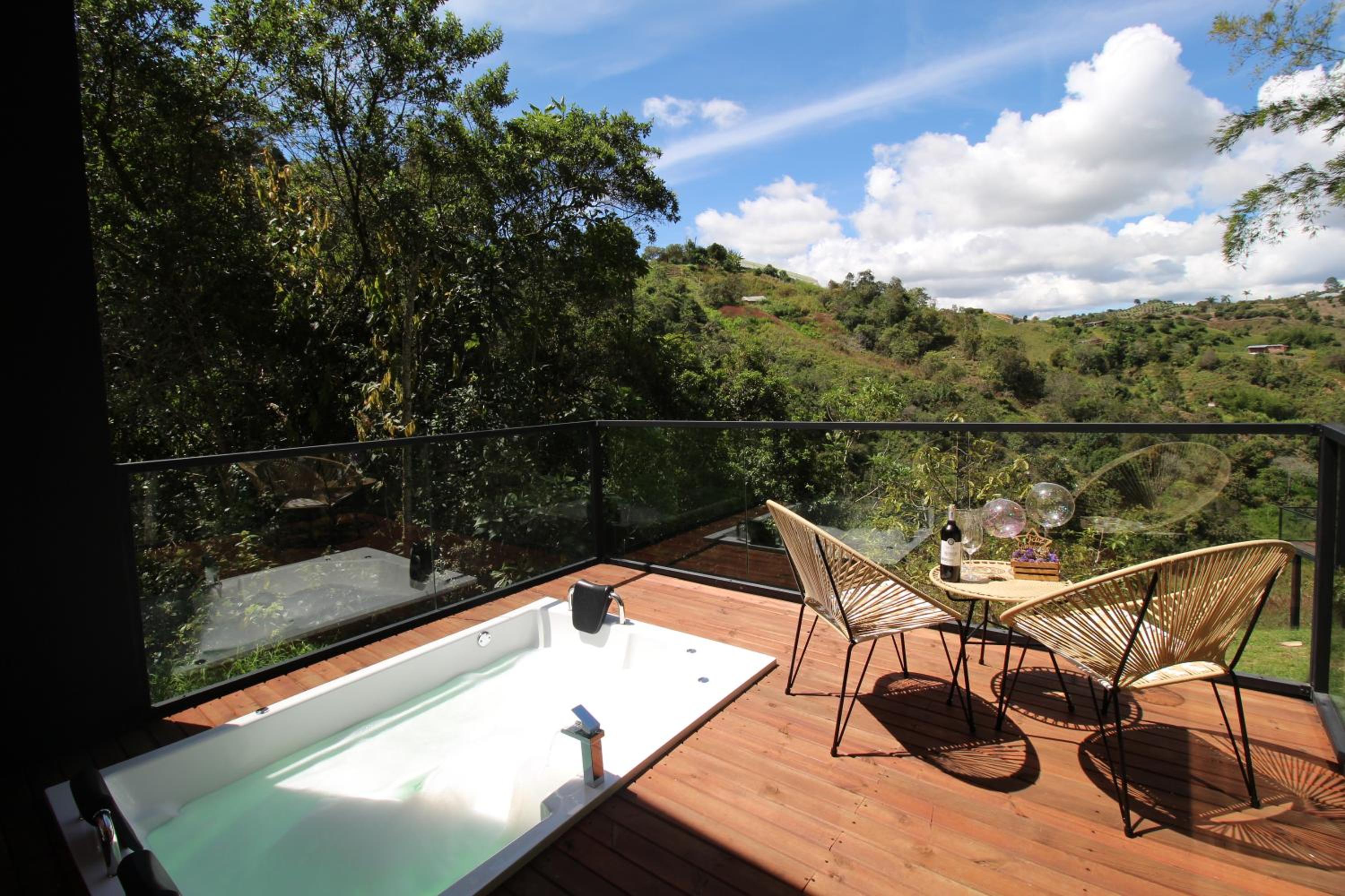 Cabañas para parejas cerca a Medellín - LUUM By Roots Rentals