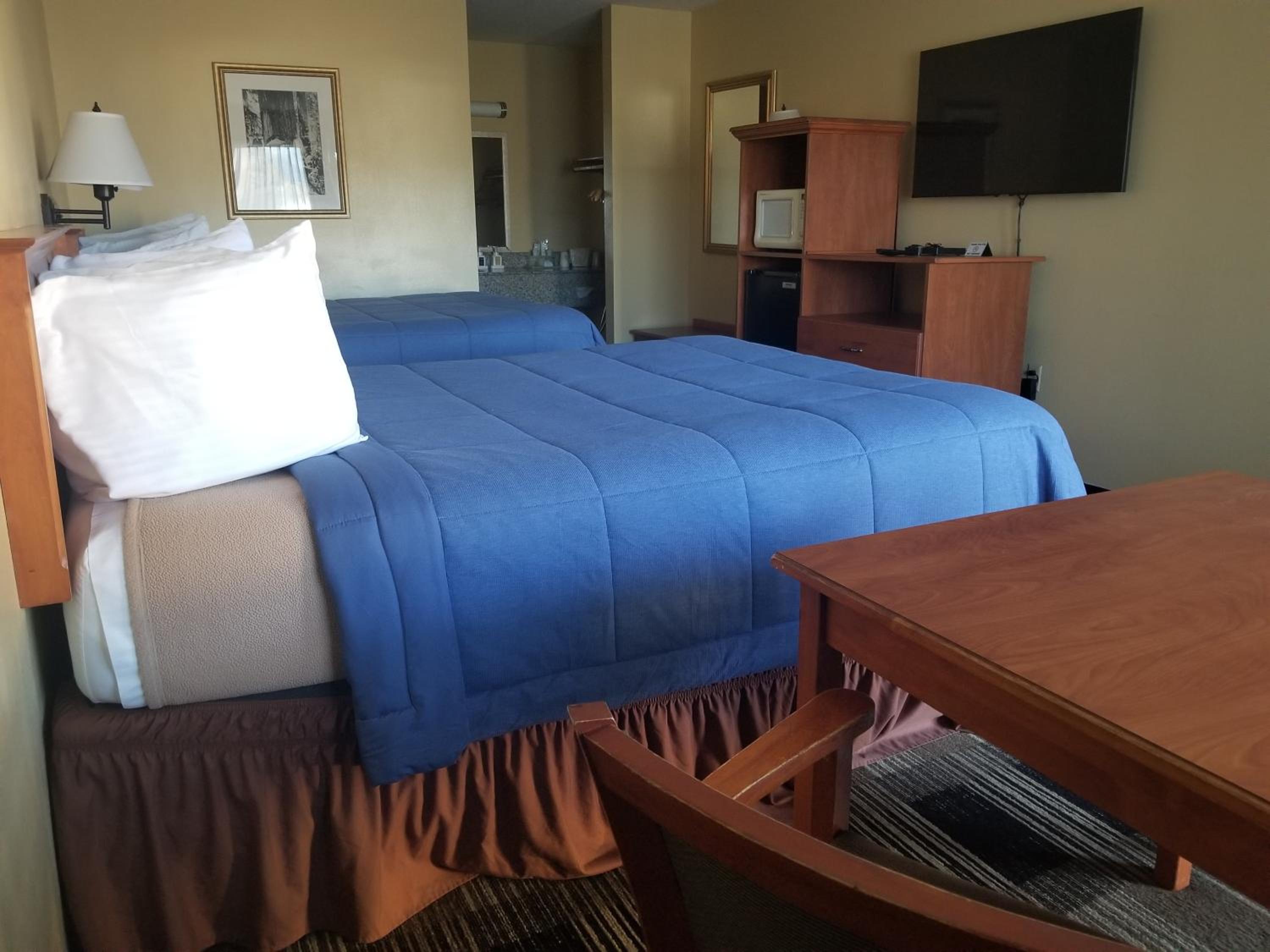Oakridge Inn & Suites