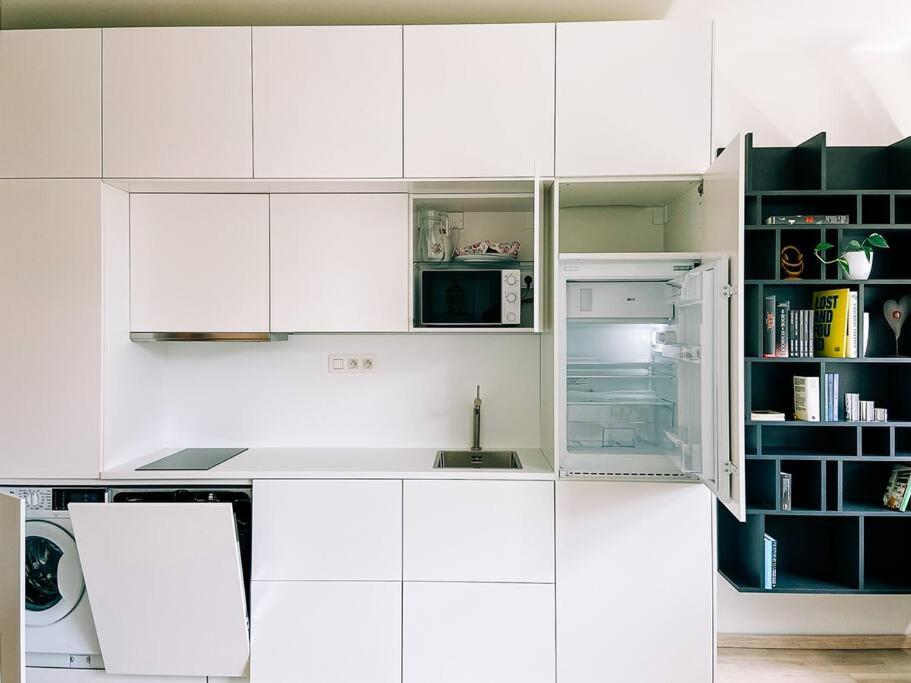 New studio in quiet part of the city center view 4
