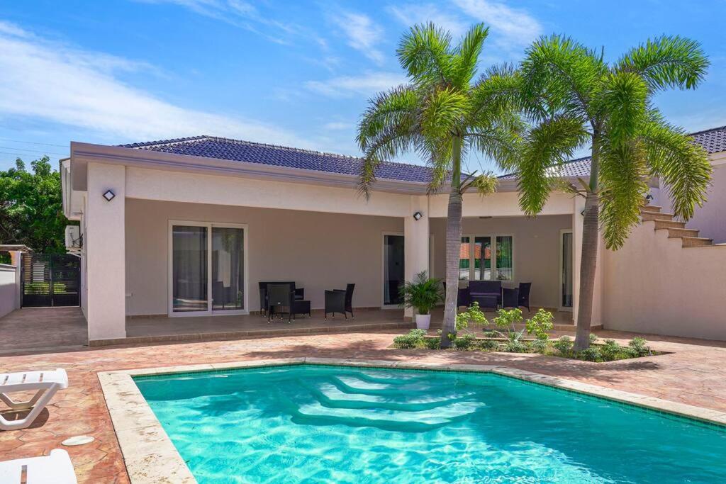 Westpunt Holiday Home