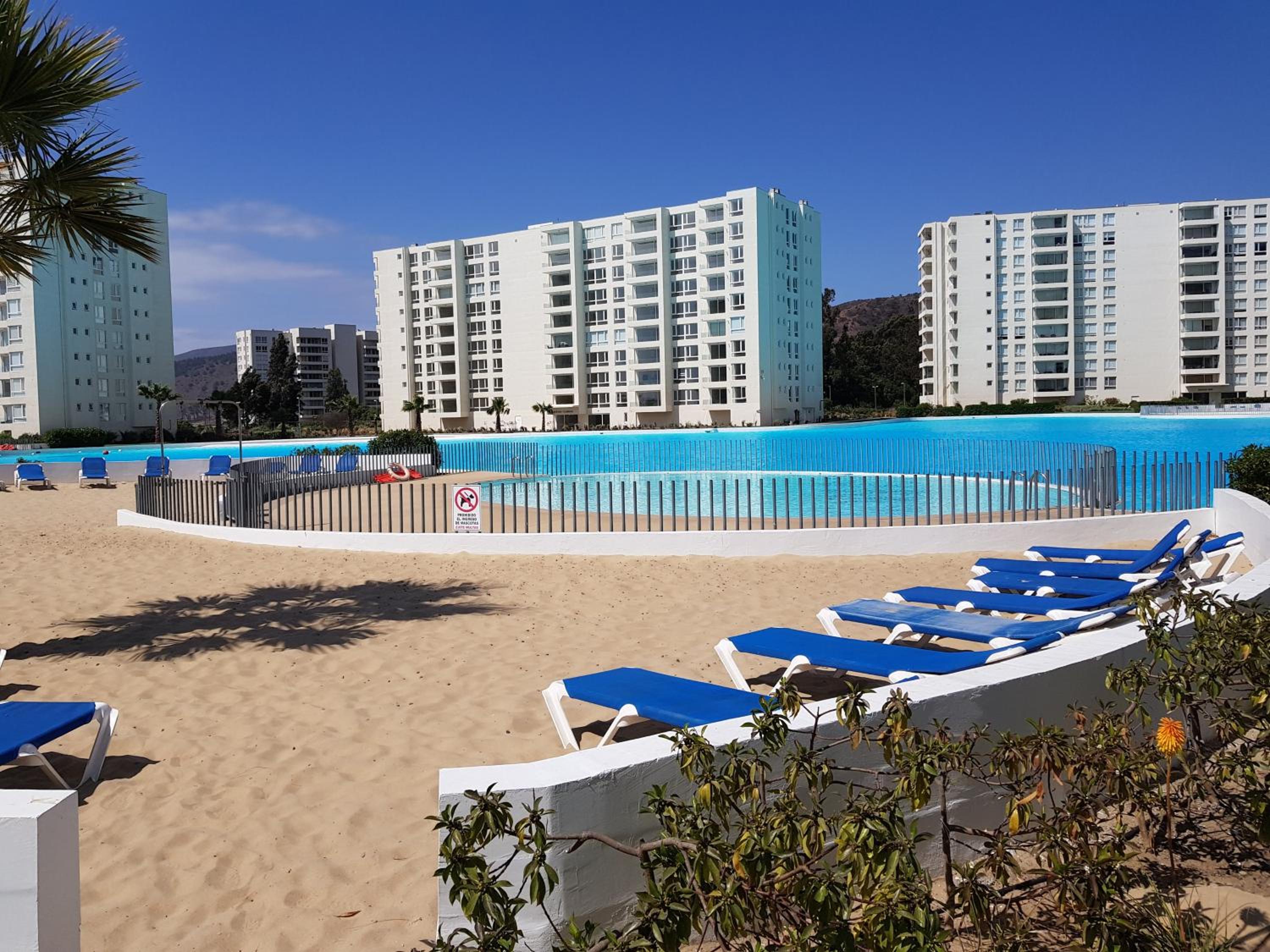 Hermoso departamento en condominio frente al mar