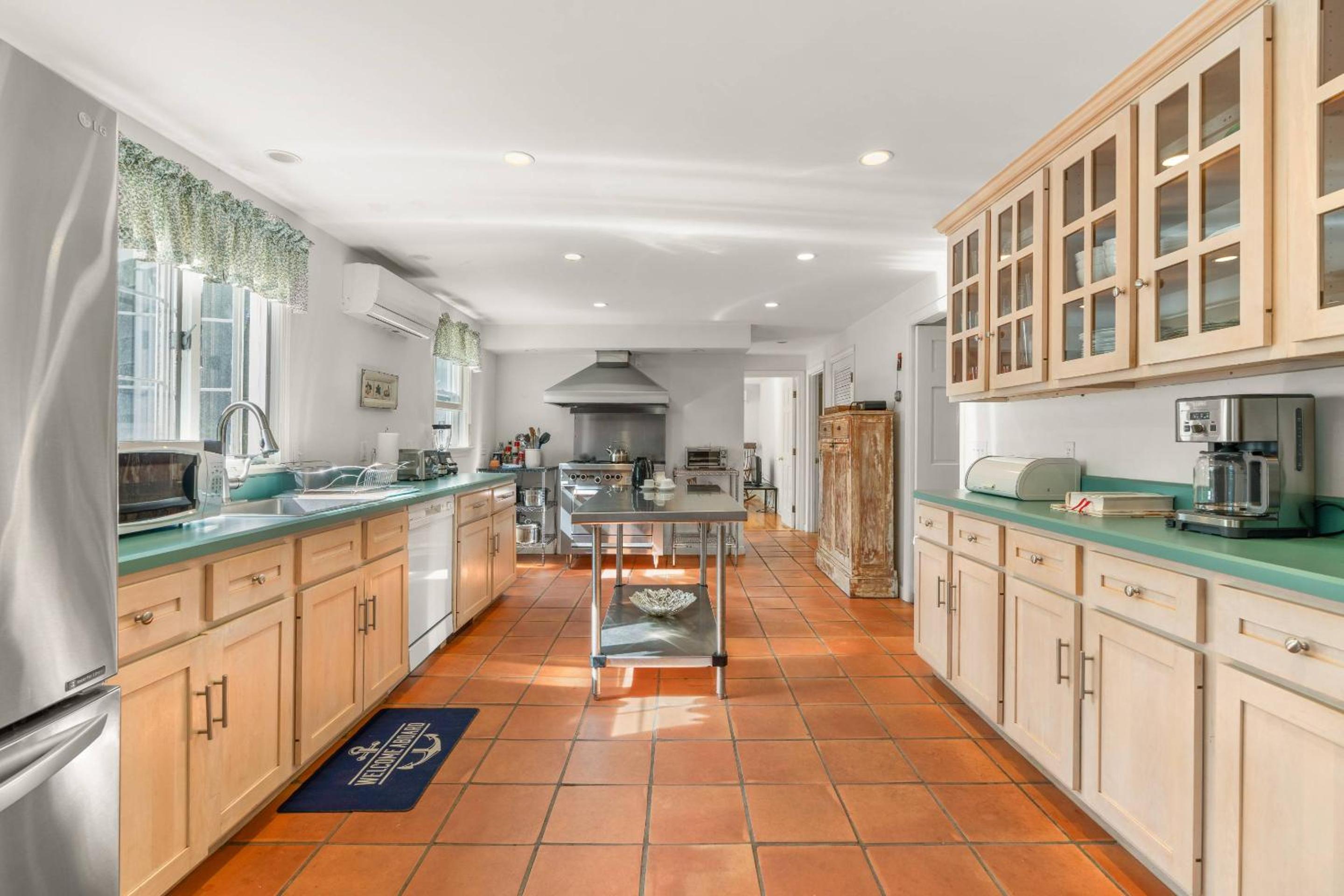 Harwich Retreat, Private Pool, Beach nearby, Family Home view 4