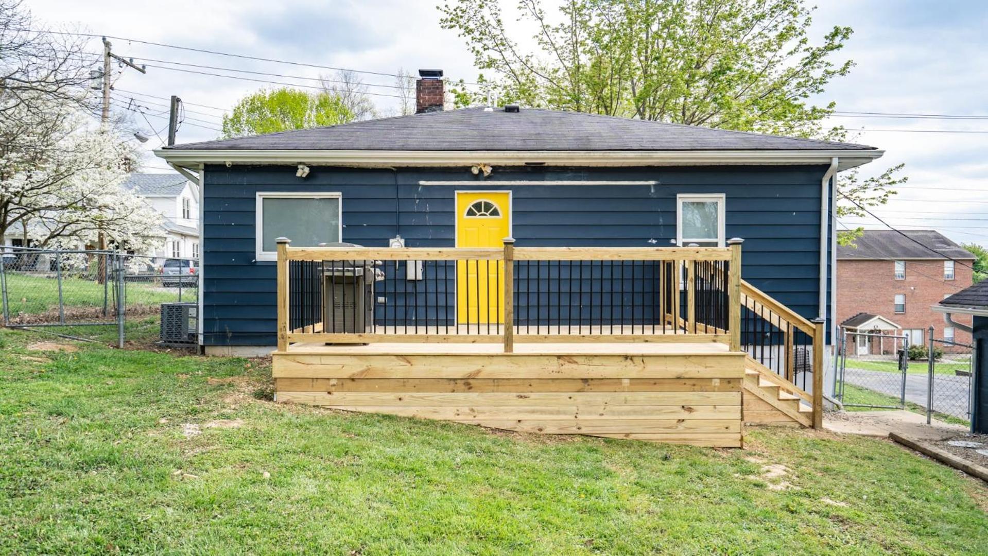 Elegant Williamstown Home 5 minutes to Ark view 3