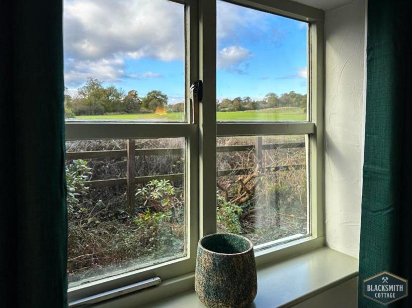 4BR luxury Cottage, Hot Tubs, Hoar Cross, Staffordshire view 3