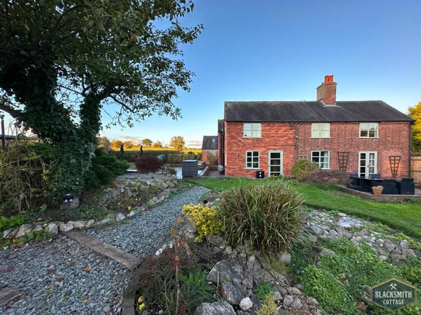 4BR luxury Cottage, Hot Tubs, Hoar Cross, Staffordshire view 2
