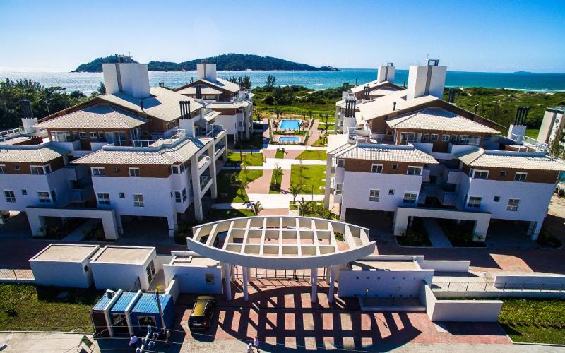Lindo apartamento frente mar em condomínio club