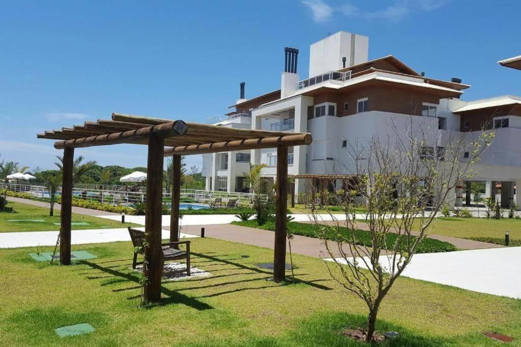 Lindo apartamento frente mar em condomínio club