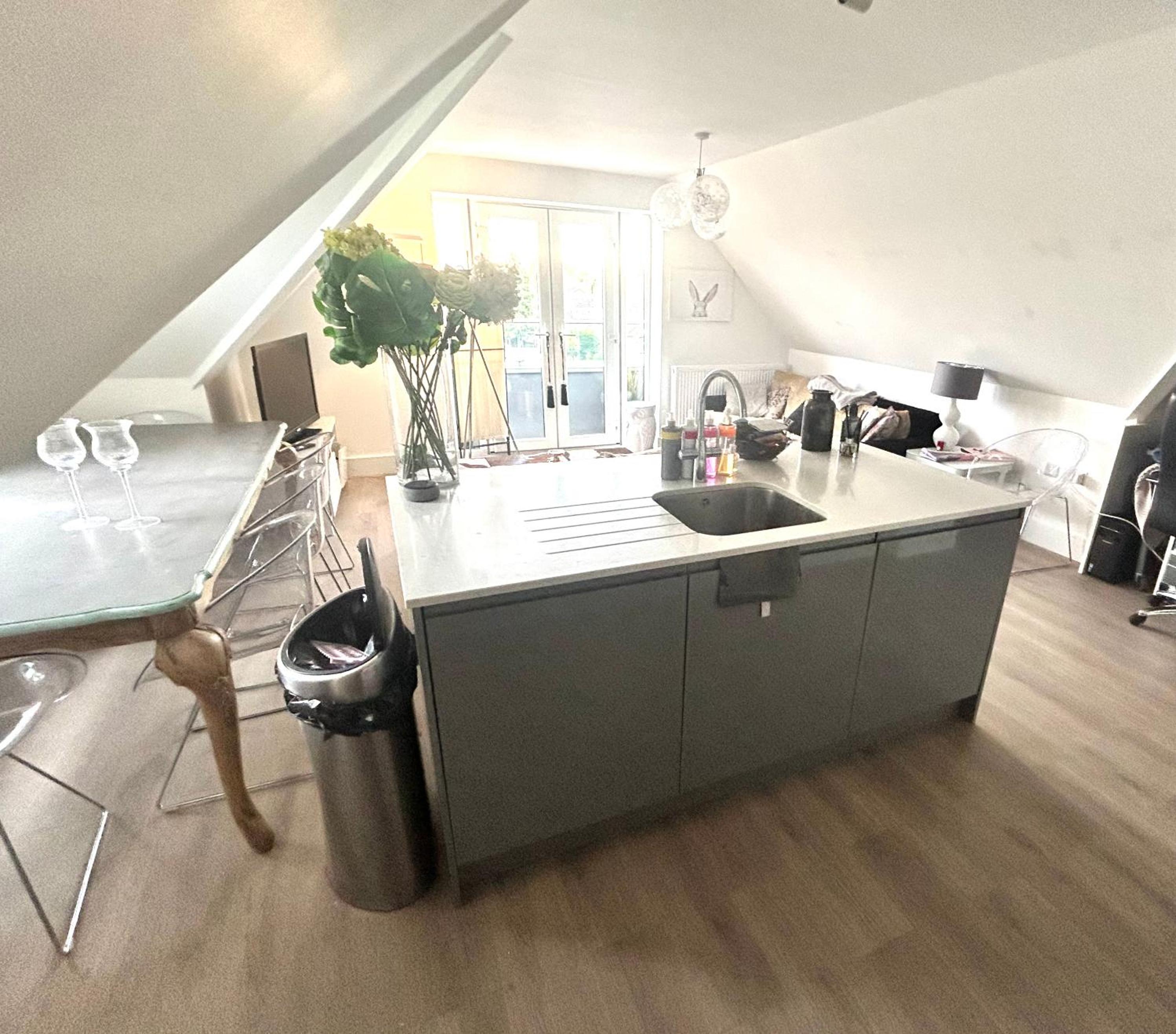 The Penthouse Double Bedroom for Rent Use of kitchen