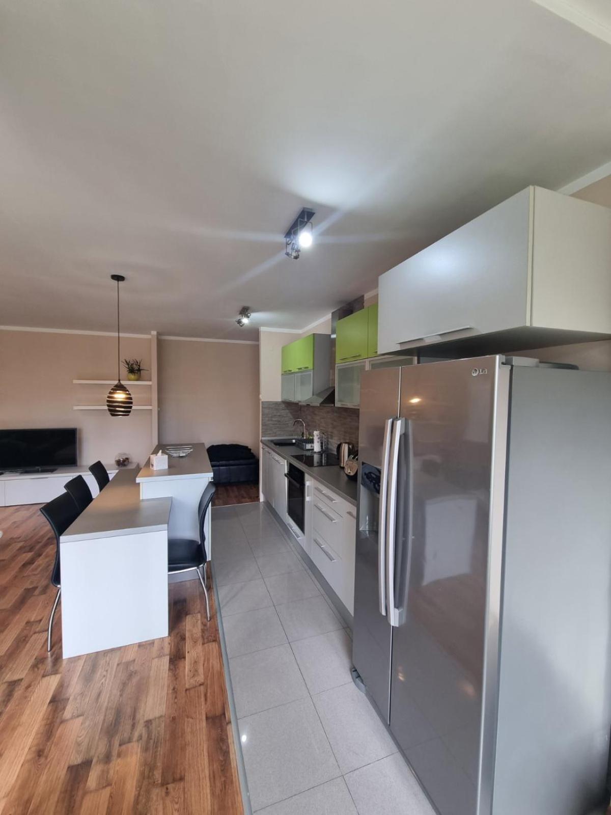 Hawaii- 2 bdr, Arena, Sava centar, FREE PARKING