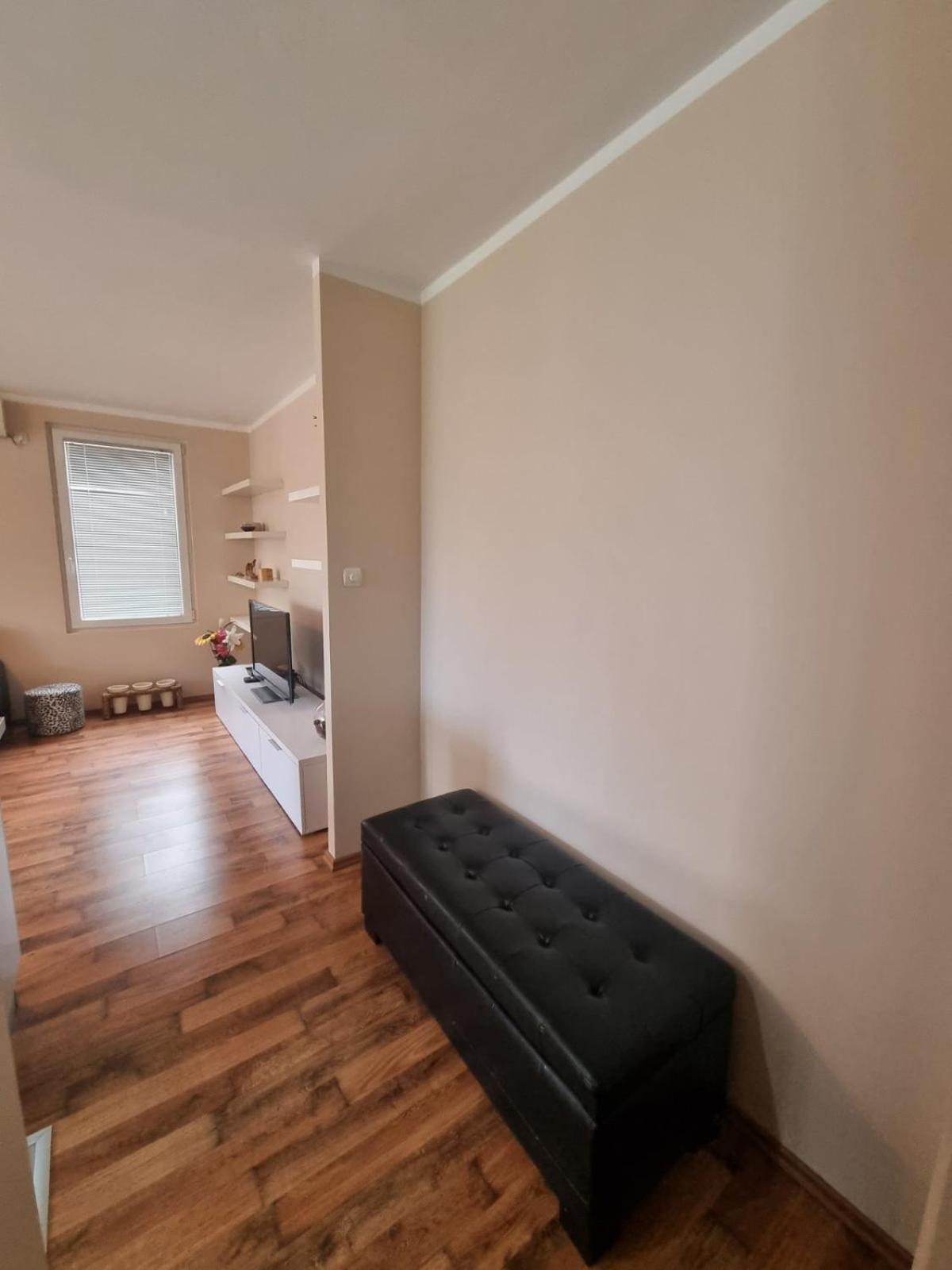 Hawaii- 2 bdr, Arena, Sava centar, FREE PARKING