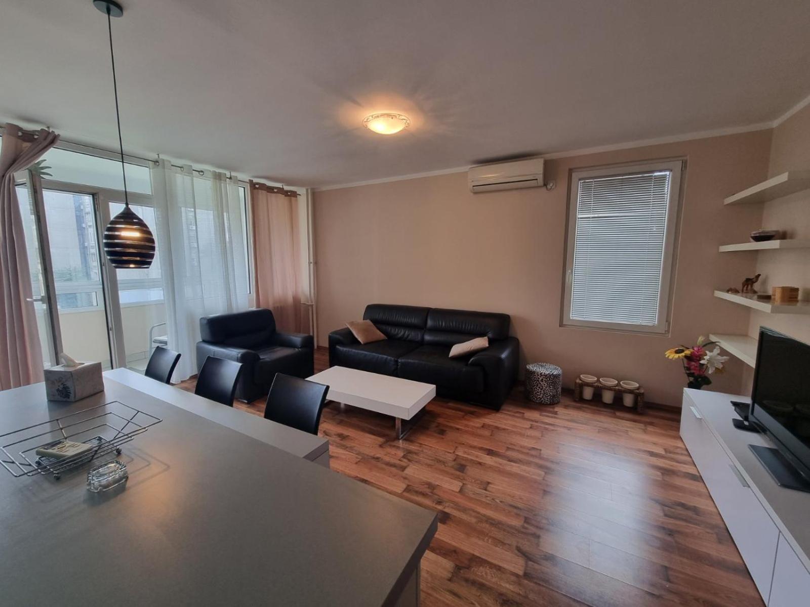 Hawaii- 2 bdr, Arena, Sava centar, FREE PARKING