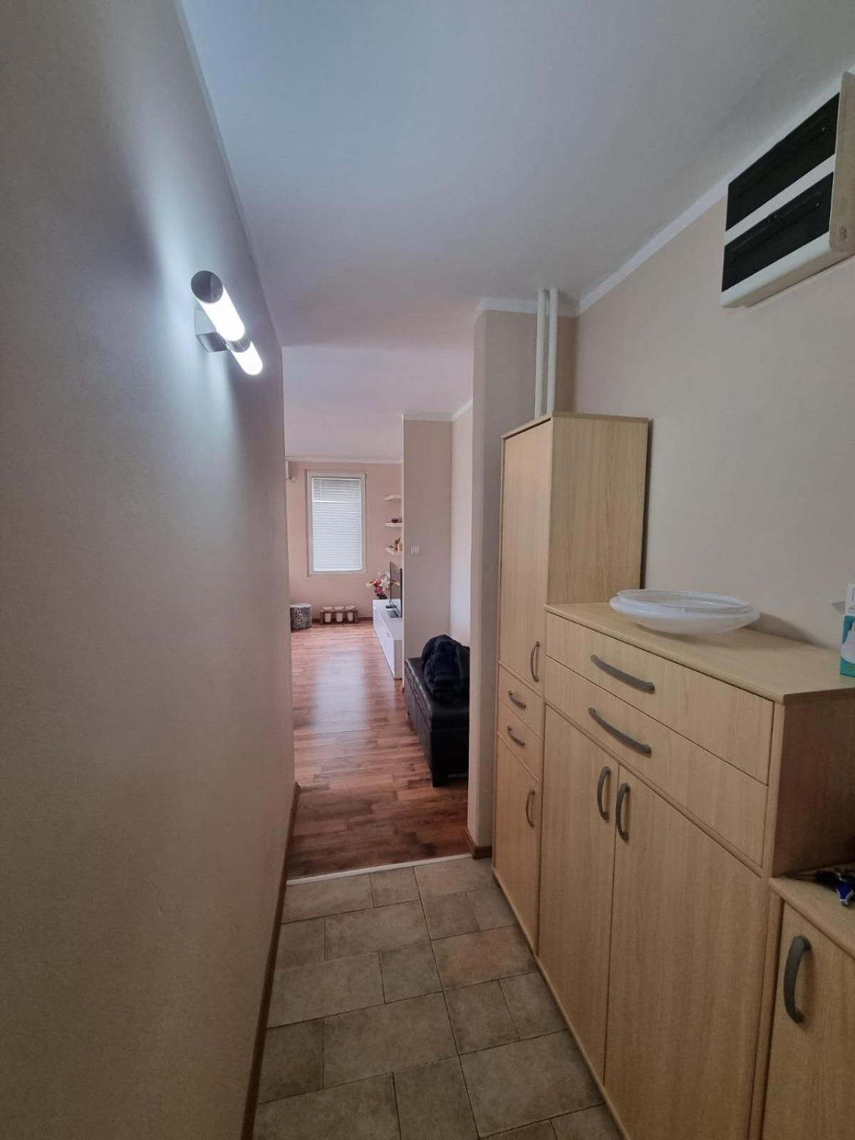 Hawaii- 2 bdr, Arena, Sava centar, FREE PARKING