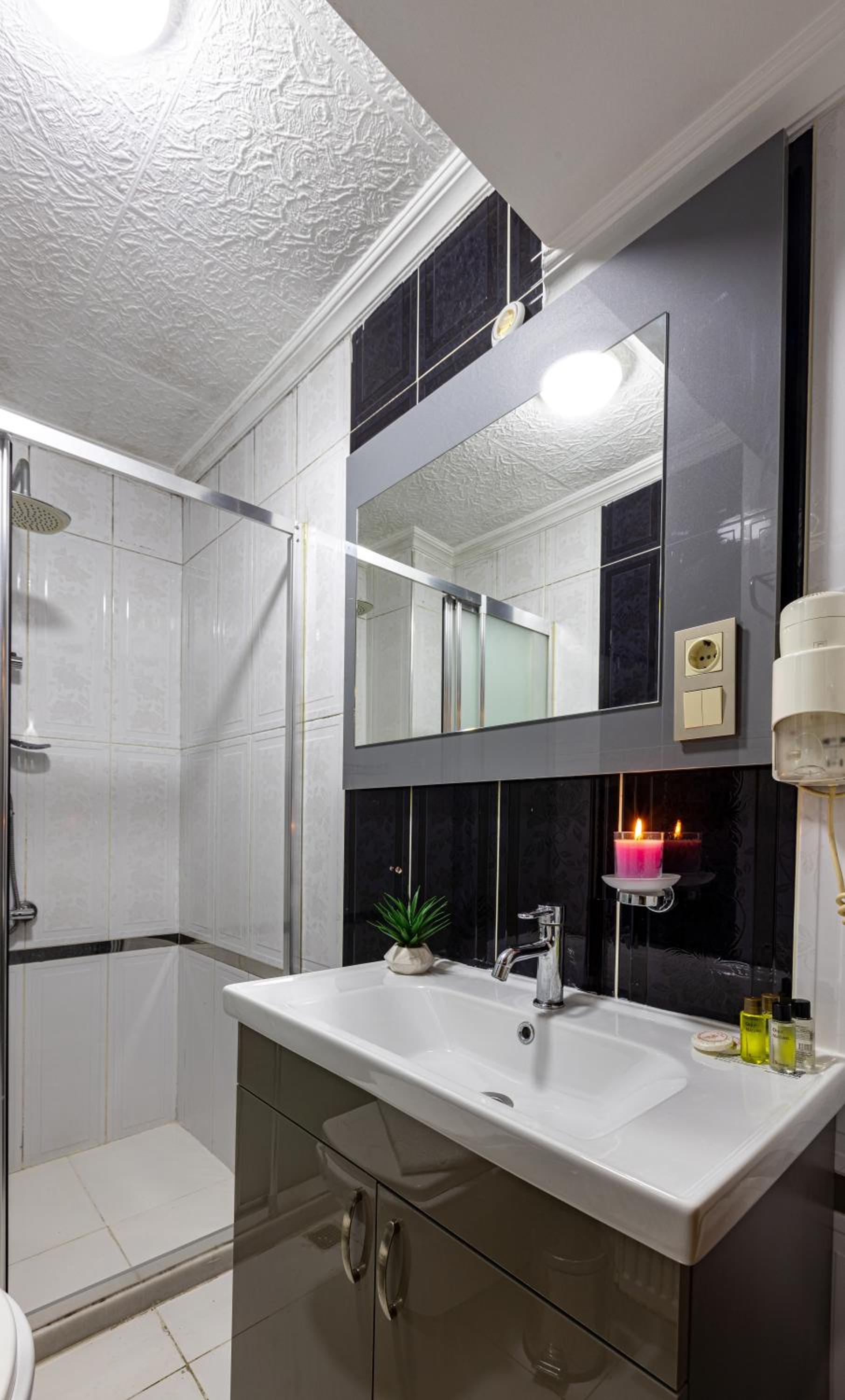 LINNGA HOTEL & SUITE - Image 60