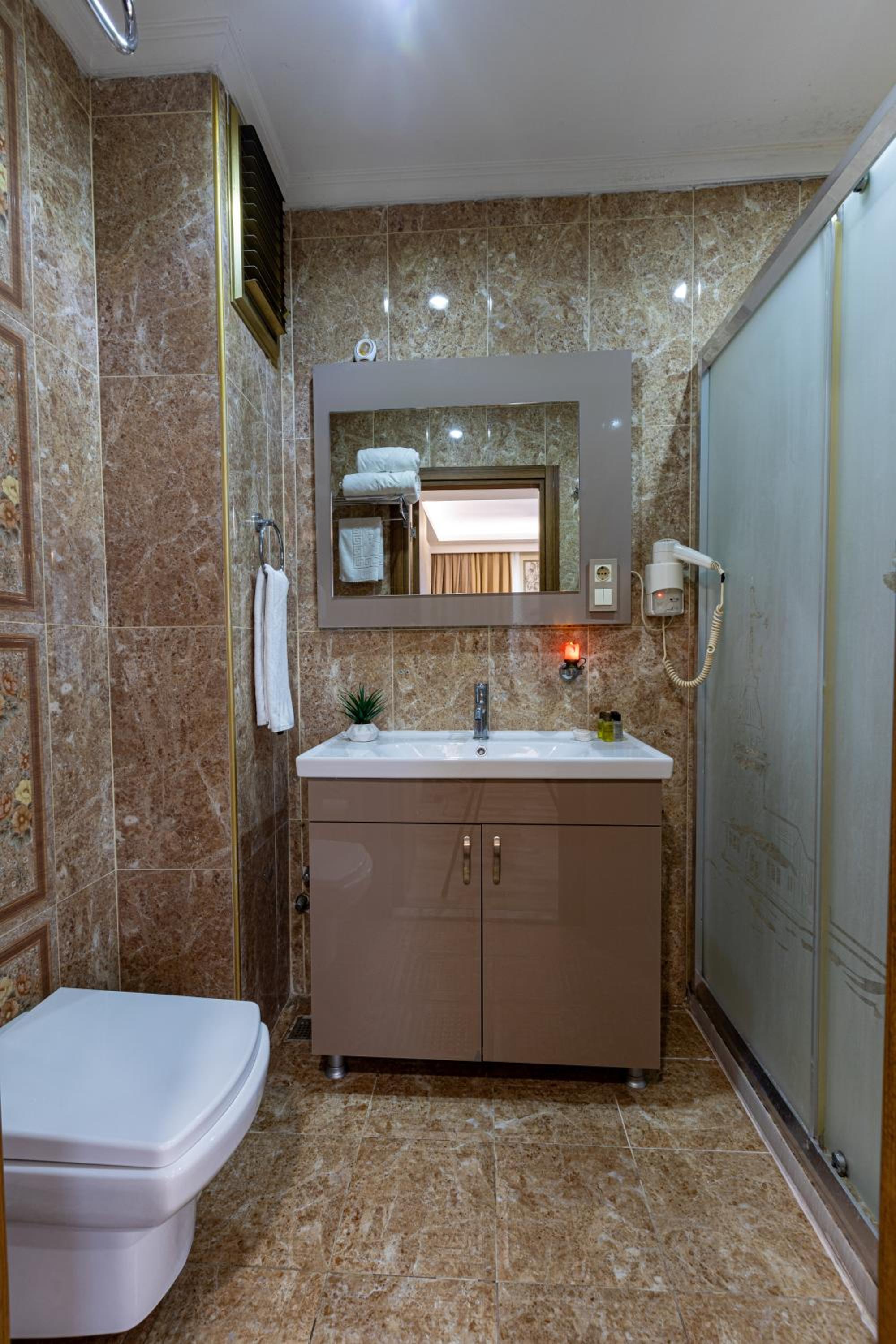 LINNGA HOTEL & SUITE - Image 28